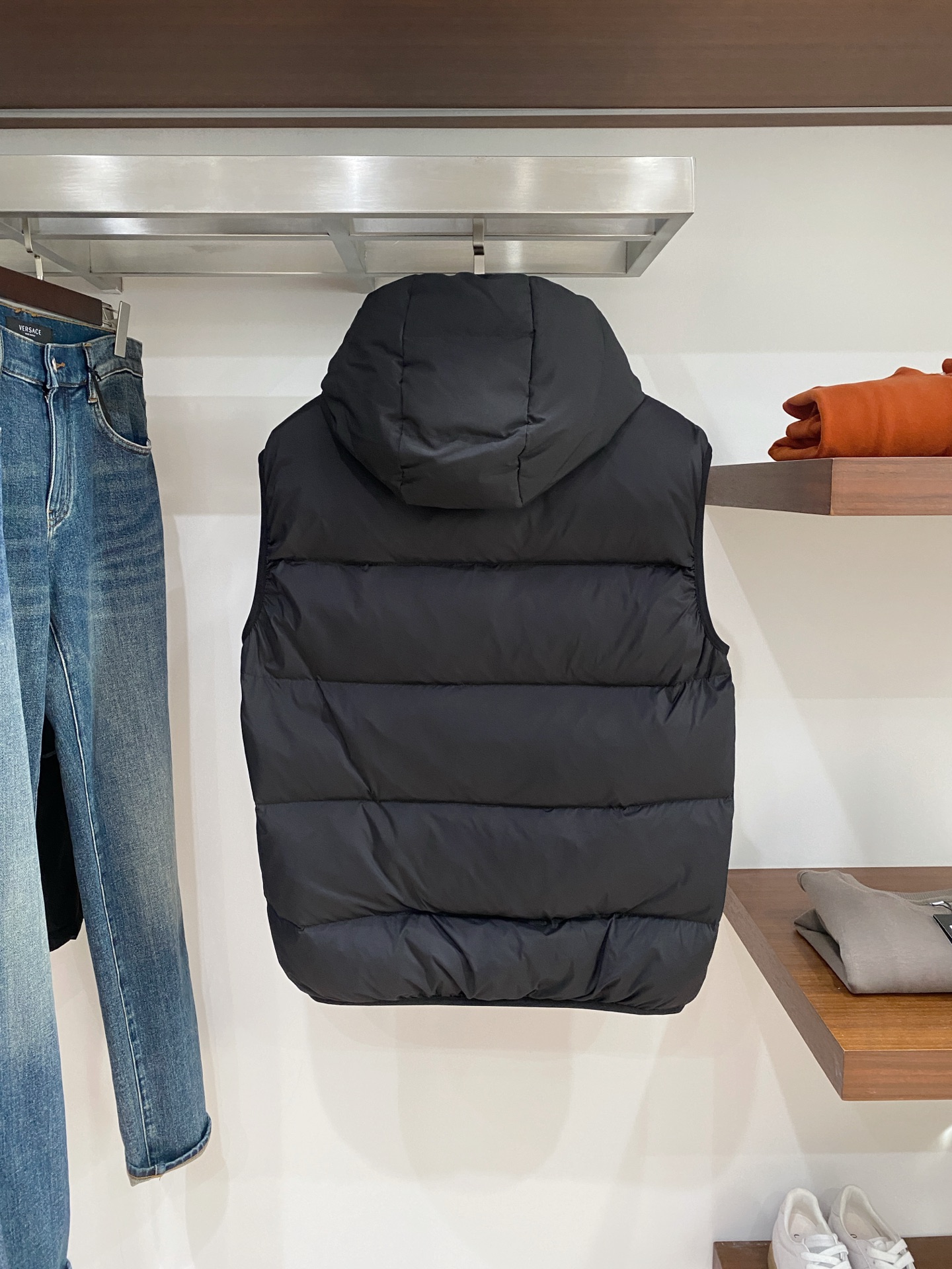 蒙口、2025最新款男士轻薄羽绒马甲、面料柔软舒适 ．上身版型超赞 ．拉链．辅料都是客供 、进口面料，轻