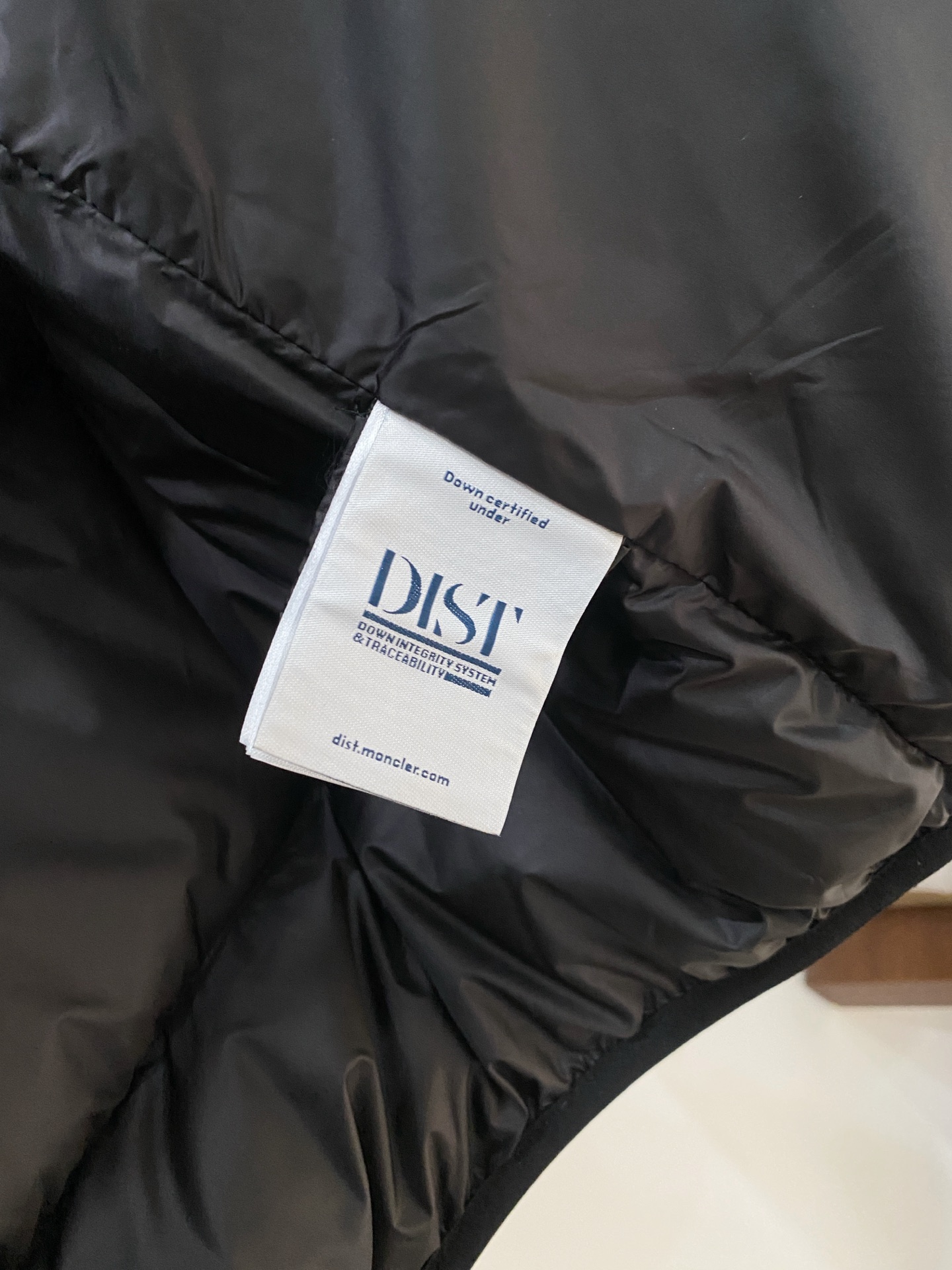 蒙口、2025最新款男士轻薄羽绒马甲、面料柔软舒适 ．上身版型超赞 ．拉链．辅料都是客供 、进口面料，轻