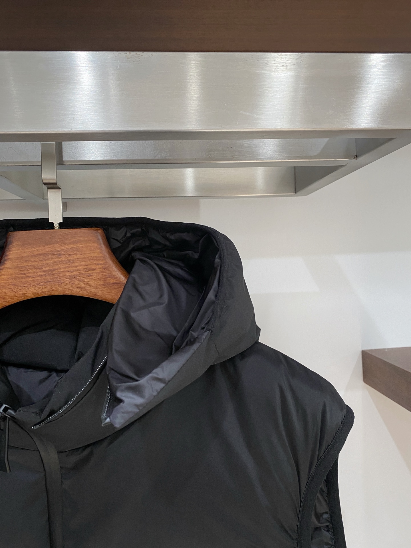 蒙口、2025最新款男士轻薄羽绒马甲、面料柔软舒适 ．上身版型超赞 ．拉链．辅料都是客供 、进口面料，轻