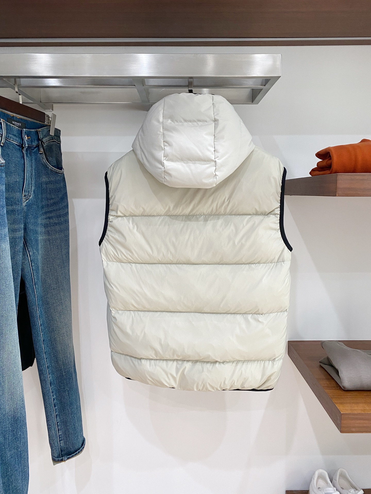 蒙口、2025最新款男士轻薄羽绒马甲、面料柔软舒适 ．上身版型超赞 ．拉链．辅料都是客供 、进口面料，轻