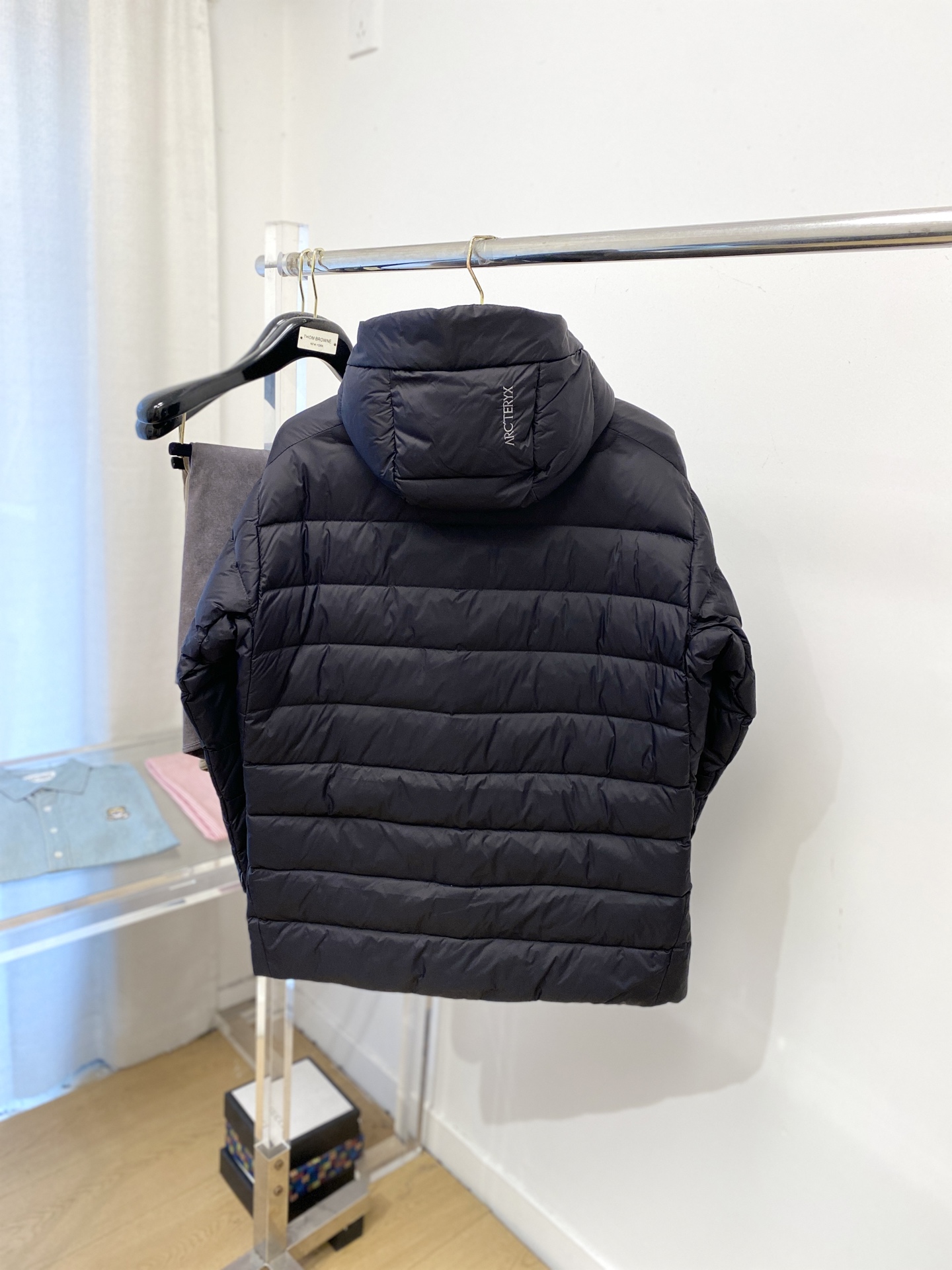 始祖鸟、2025最新款男士轻薄羽绒服、面料柔软舒适 ．上身版型超赞 ．拉链．辅料都是客供 、进口面料，轻