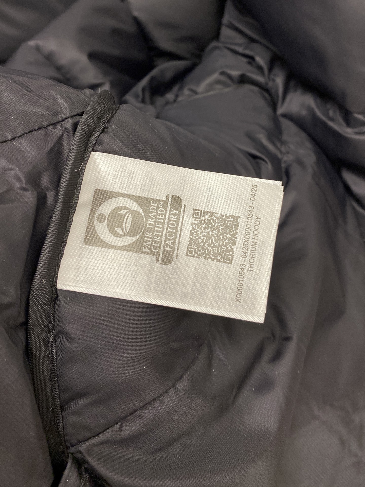 始祖鸟、2025最新款男士轻薄羽绒服、面料柔软舒适 ．上身版型超赞 ．拉链．辅料都是客供 、进口面料，轻