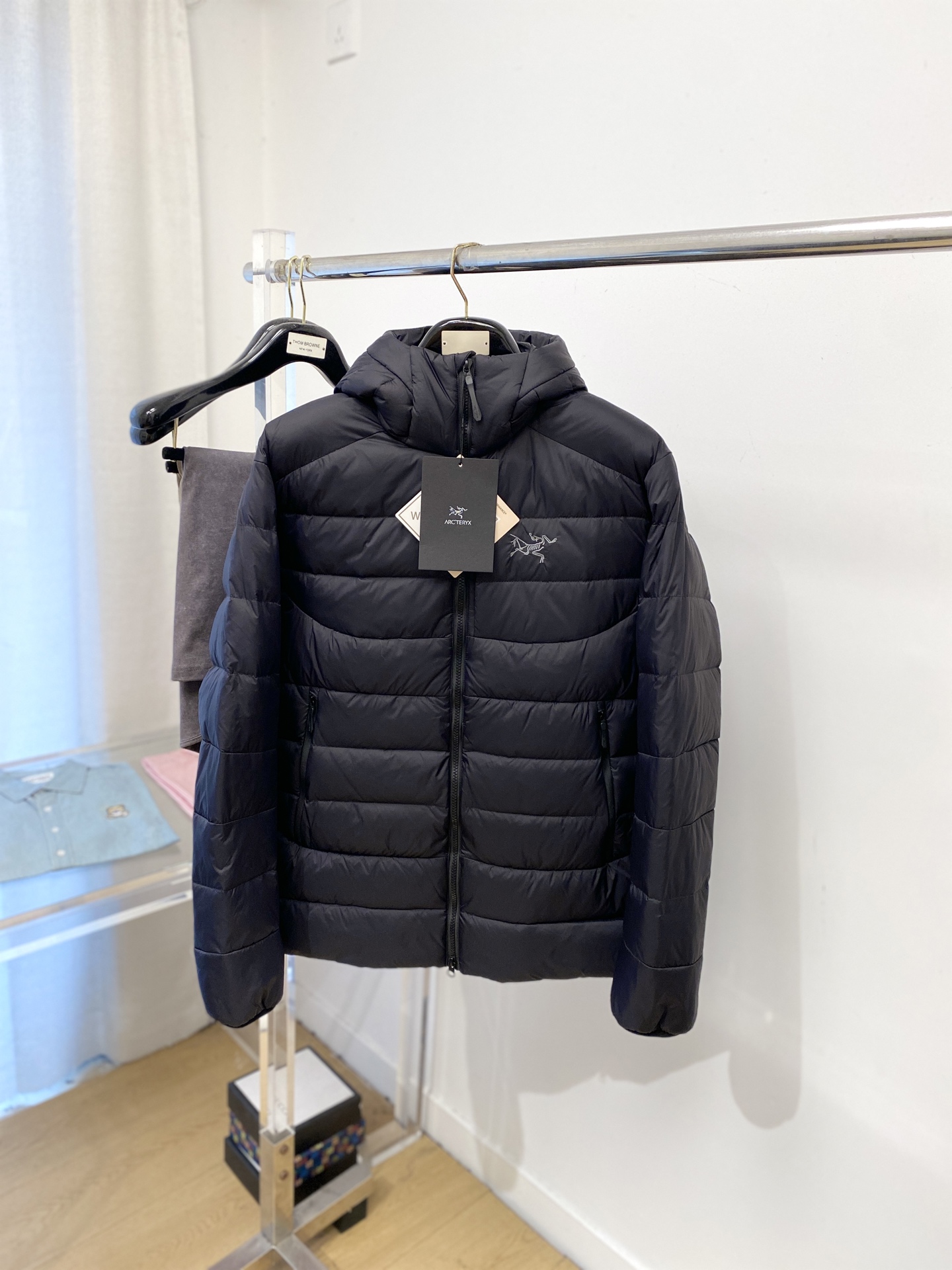 始祖鸟、2025最新款男士轻薄羽绒服、面料柔软舒适 ．上身版型超赞 ．拉链．辅料都是客供 、进口面料，轻