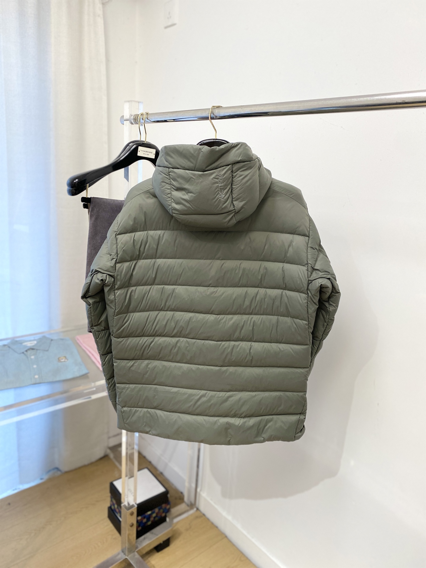 始祖鸟、2025最新款男士轻薄羽绒服、面料柔软舒适 ．上身版型超赞 ．拉链．辅料都是客供 、进口面料，轻