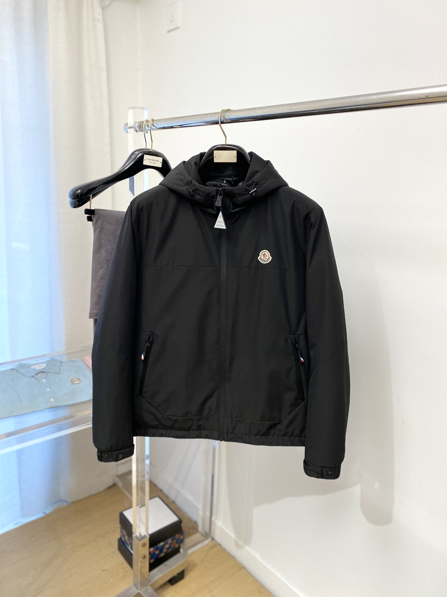 NO:624305,Covered mouth, the latest 2025 men's lightweight down jacket, the fabric is soft and comfortable.  The upper body shape is awesome.  zipper.  The accessories are all custom-supplied and imported fabrics, which are light and comfortable, warm and stylish, simple and elegant!  Lightweight and warm, the best choice to keep out the cold in autumn and winter. Size M-3XL, Moncler, jackets & coats, down jacket, alexander wang19860909蒙口、2025最新款男士轻薄羽绒夹克、面料柔软舒适 ．上身版型超赞 ．拉链．辅料都是客供 、进口面料,轻便舒适,保暖有型、简单大方款式！轻便保暖、秋冬御寒的最佳选择 码数M-3XL,,Moncler,jackets & coats,down jacket,alexander wang,Men's clothing