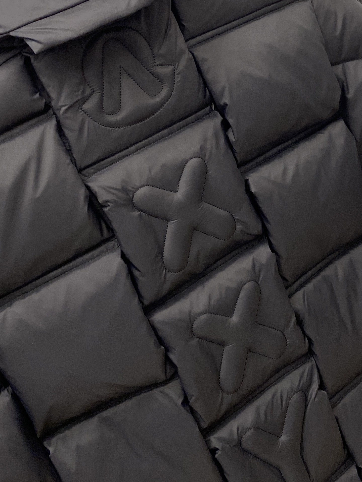 蒙口、2025最新款男士轻薄羽绒服、面料柔软舒适 ．上身版型超赞 ．拉链．辅料都是客供 、进口面料，轻便