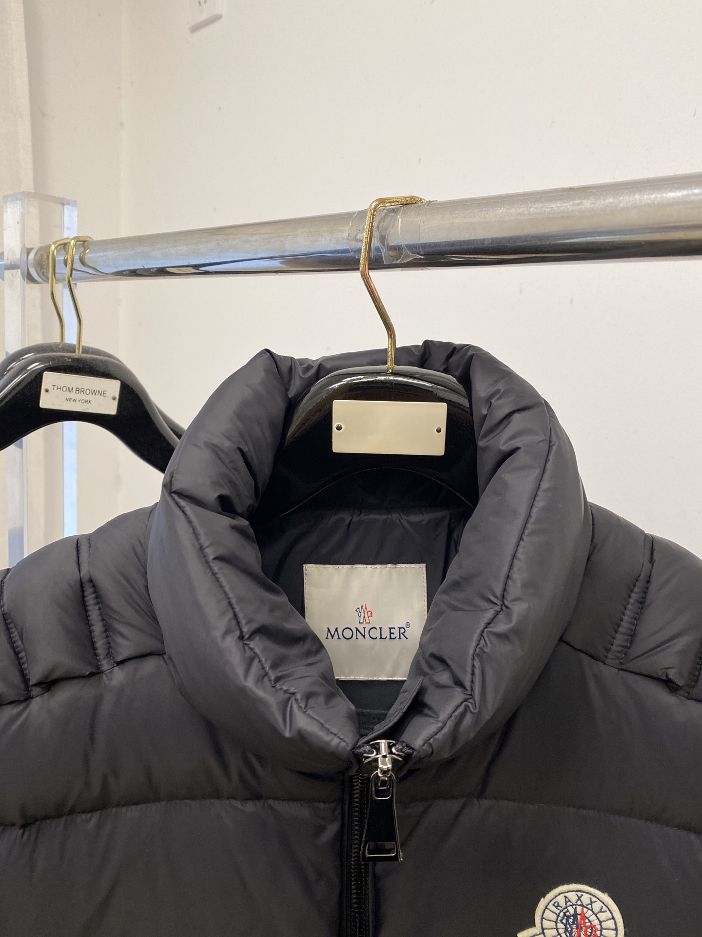 蒙口、2025最新款男士轻薄羽绒服、面料柔软舒适 ．上身版型超赞 ．拉链．辅料都是客供 、进口面料，轻便