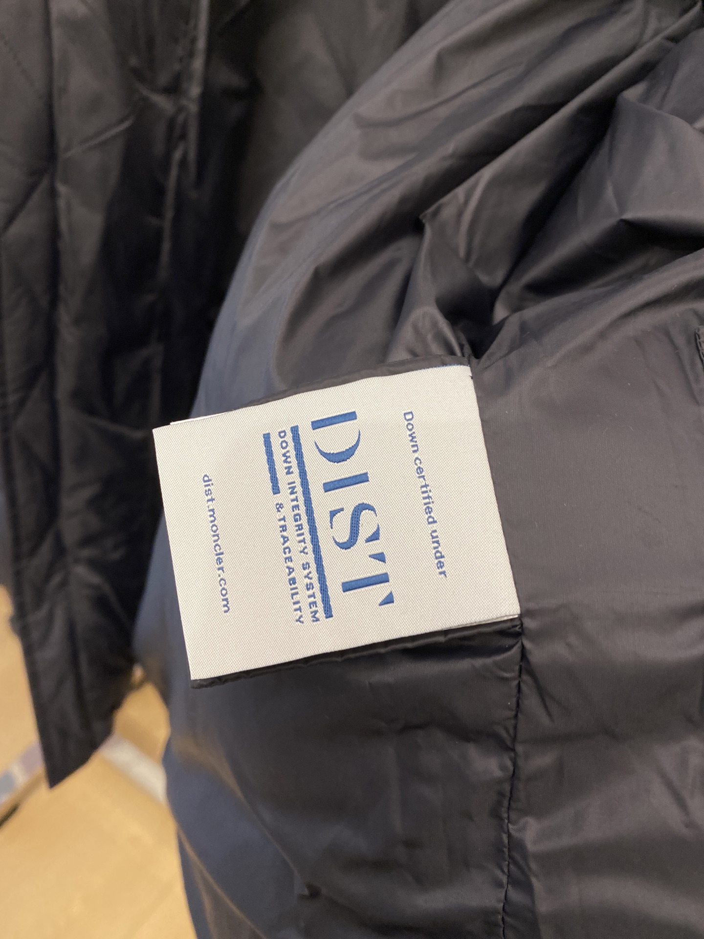 蒙口、2025最新款男士轻薄羽绒服、面料柔软舒适 ．上身版型超赞 ．拉链．辅料都是客供 、进口面料，轻便