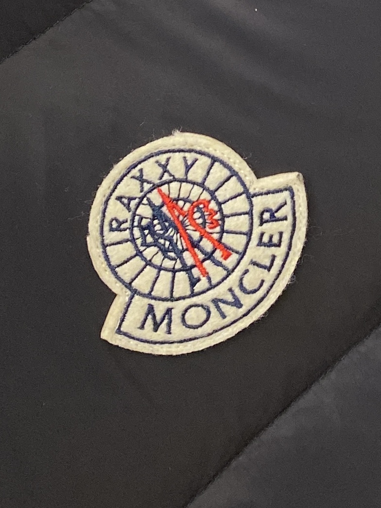 蒙口、2025最新款男士轻薄羽绒服、面料柔软舒适 ．上身版型超赞 ．拉链．辅料都是客供 、进口面料，轻便