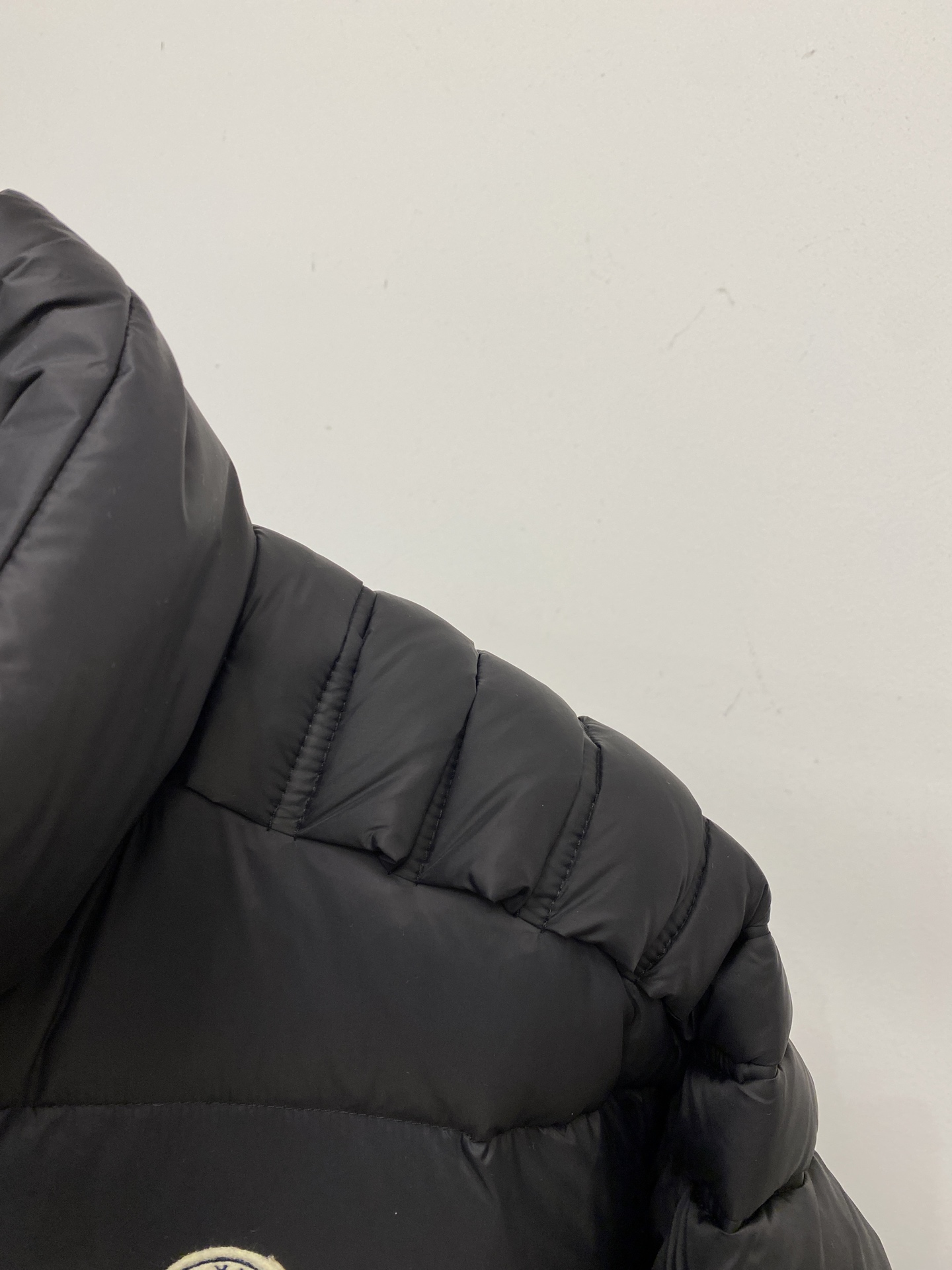 蒙口、2025最新款男士轻薄羽绒服、面料柔软舒适 ．上身版型超赞 ．拉链．辅料都是客供 、进口面料，轻便