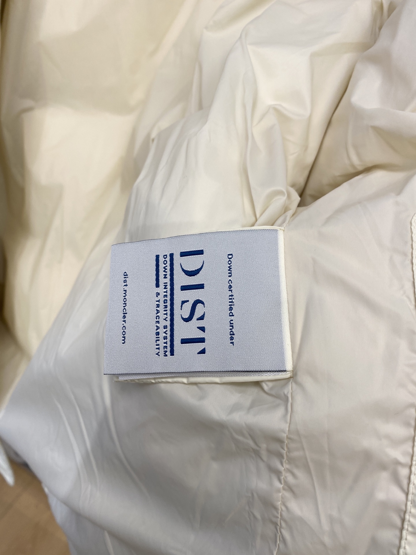 蒙口、2025最新款男士轻薄羽绒服、面料柔软舒适 ．上身版型超赞 ．拉链．辅料都是客供 、进口面料，轻便