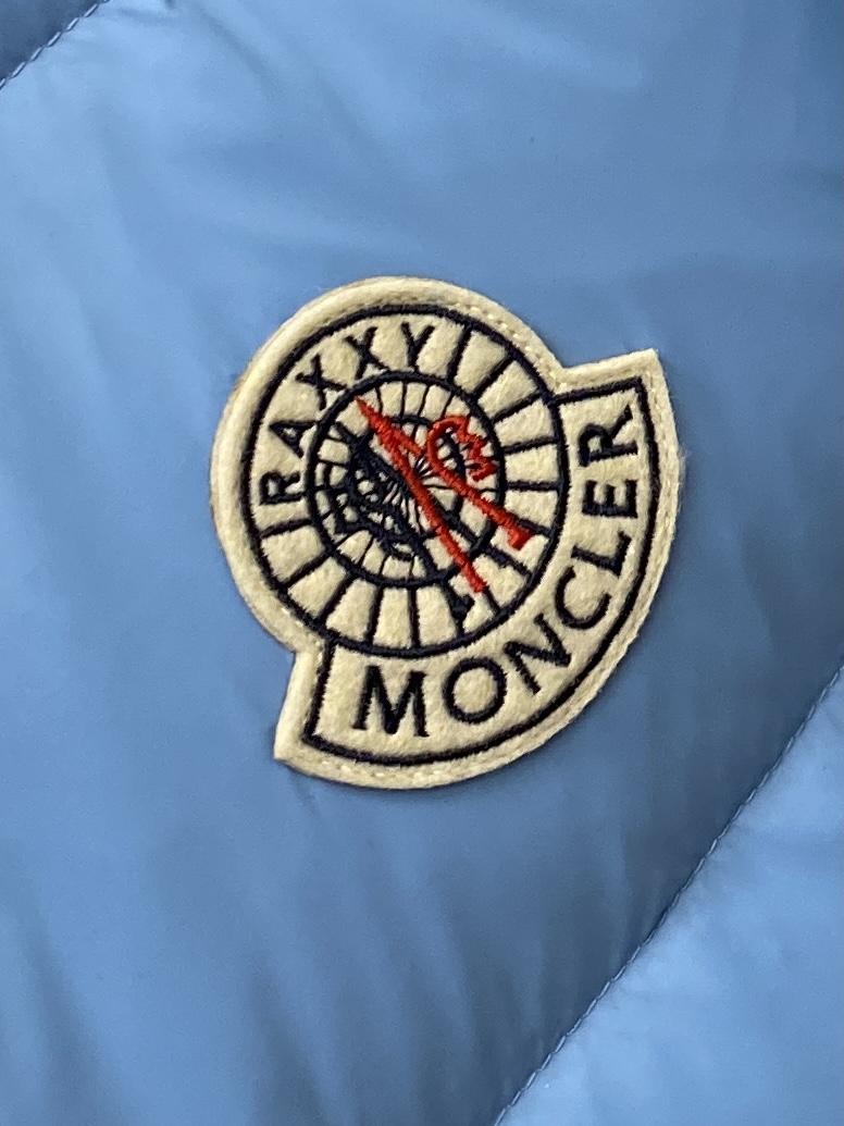 蒙口、2025最新款男士轻薄羽绒服、面料柔软舒适 ．上身版型超赞 ．拉链．辅料都是客供 、进口面料，轻便