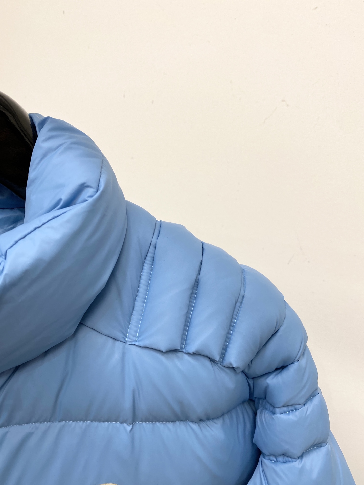 蒙口、2025最新款男士轻薄羽绒服、面料柔软舒适 ．上身版型超赞 ．拉链．辅料都是客供 、进口面料，轻便