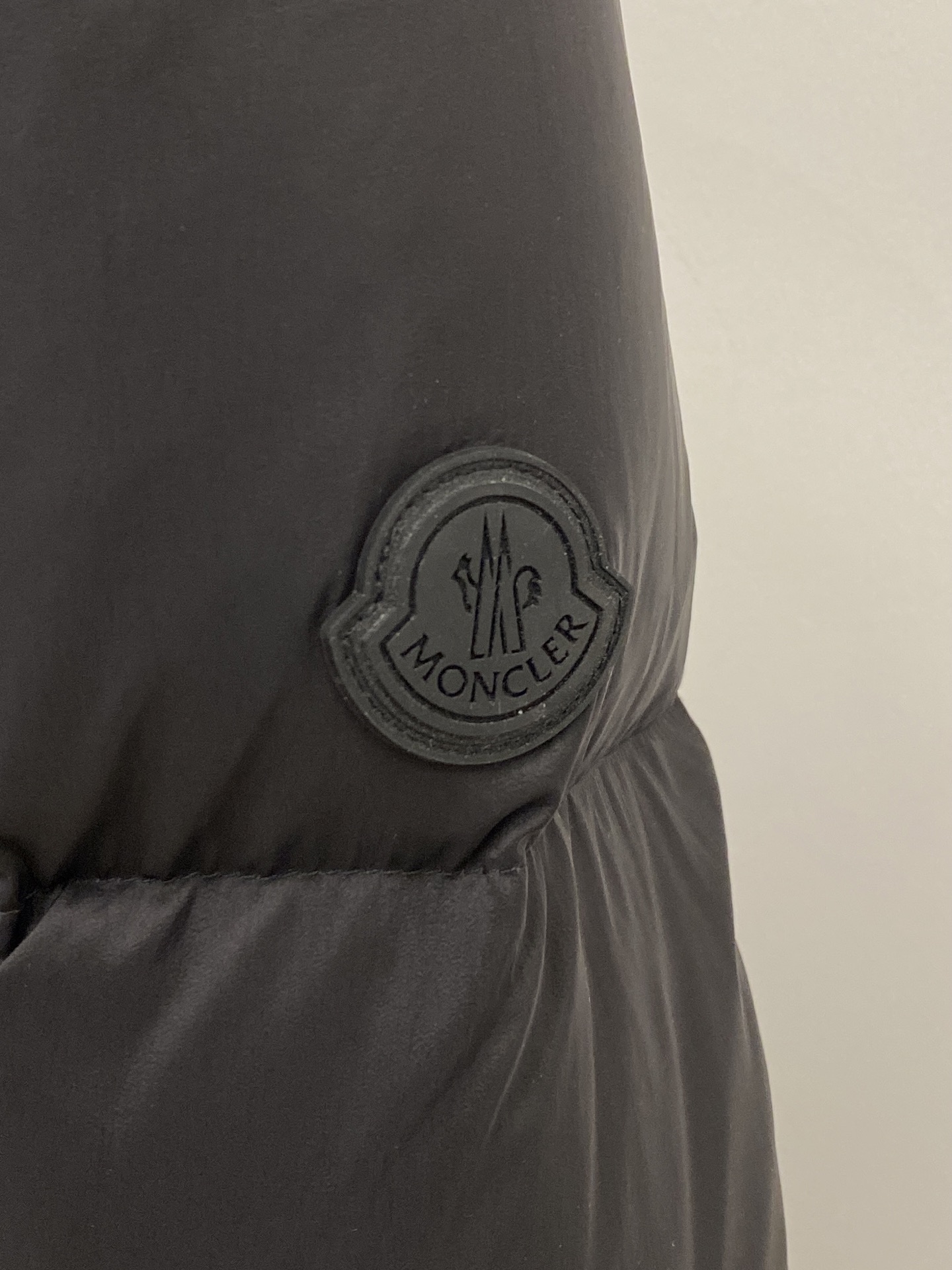 蒙口、2025最新款男士轻薄羽绒服、面料柔软舒适 ．上身版型超赞 ．拉链．辅料都是客供 、进口面料，轻便