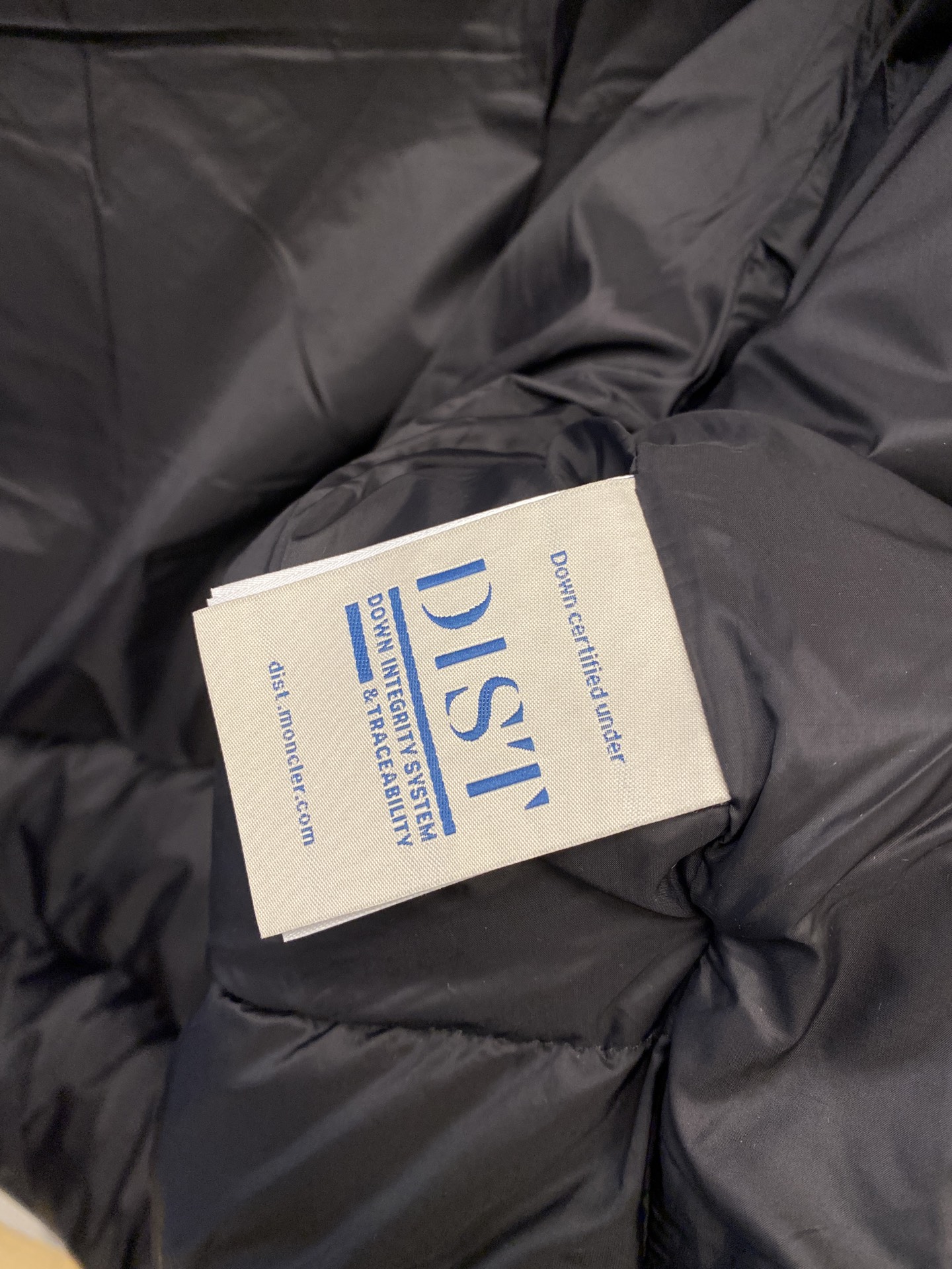 蒙口、2025最新款男士轻薄羽绒服、面料柔软舒适 ．上身版型超赞 ．拉链．辅料都是客供 、进口面料，轻便