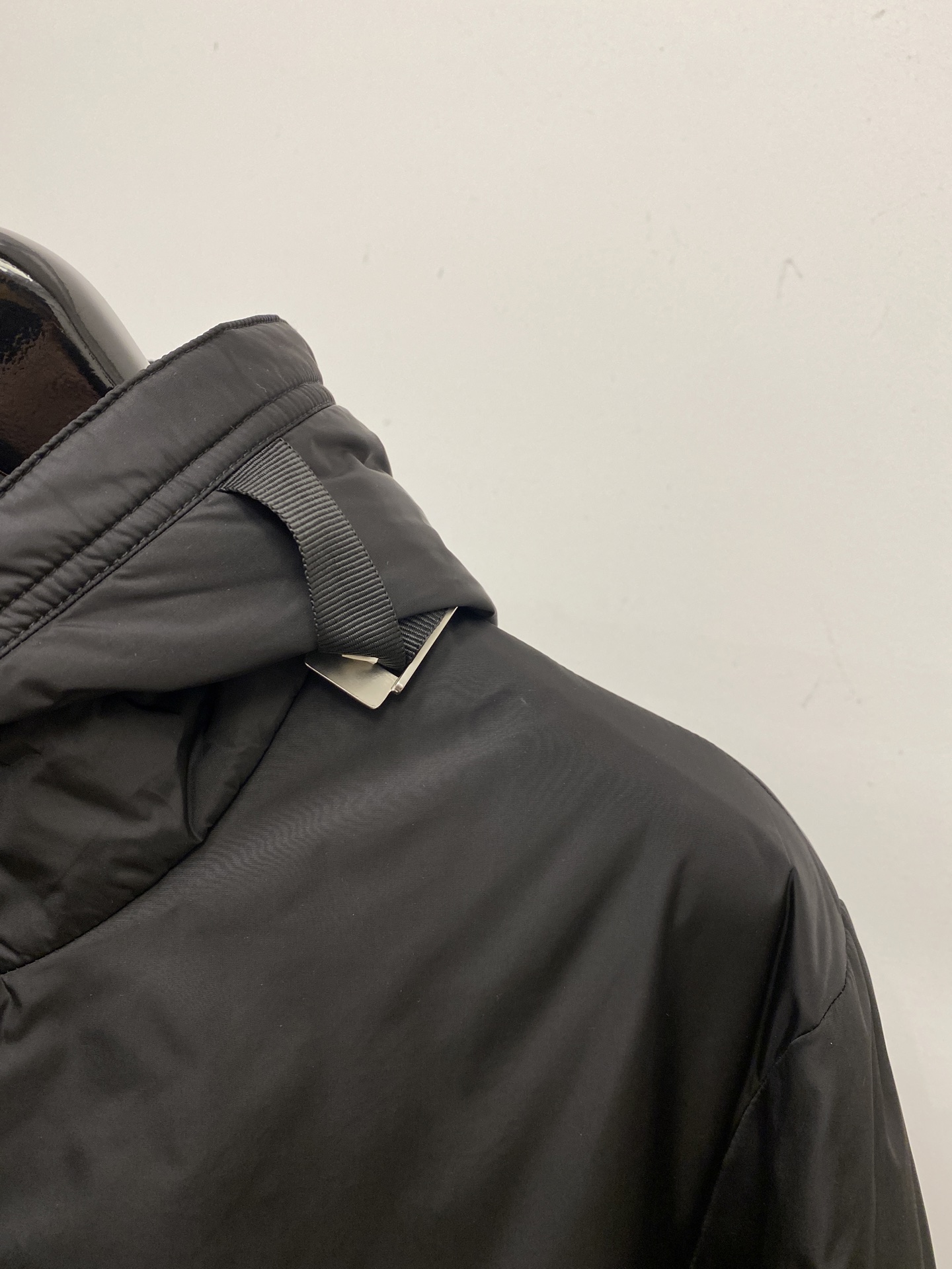 ￼ 蒙口、 2025新品夹克外套，时尚帅气，简约百搭款，袖口刺绣装饰图案logo，定制原版面料，不仅挺括