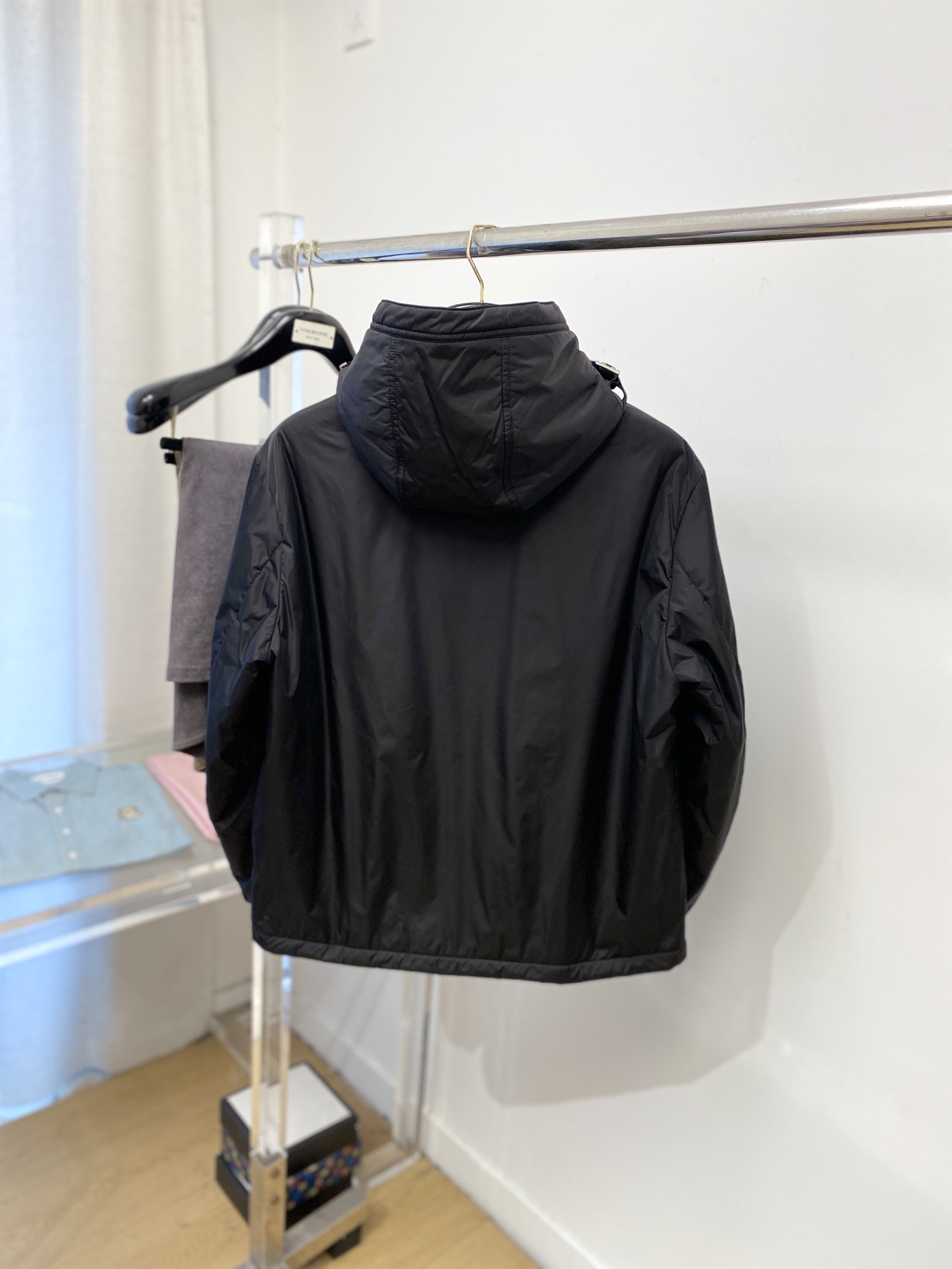 ￼ 蒙口、 2025新品夹克外套，时尚帅气，简约百搭款，袖口刺绣装饰图案logo，定制原版面料，不仅挺括