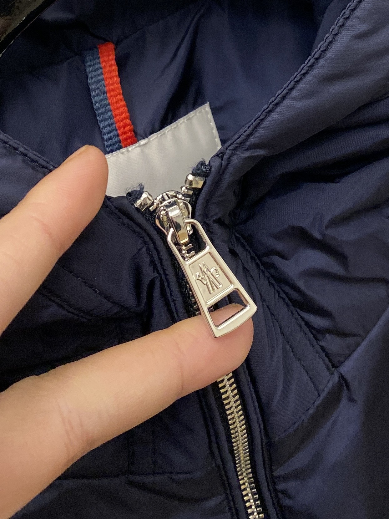 ￼ ￼ 蒙口、 2025新品夹克外套，时尚帅气，简约百搭款，袖口刺绣装饰图案logo，定制原版面料，不仅