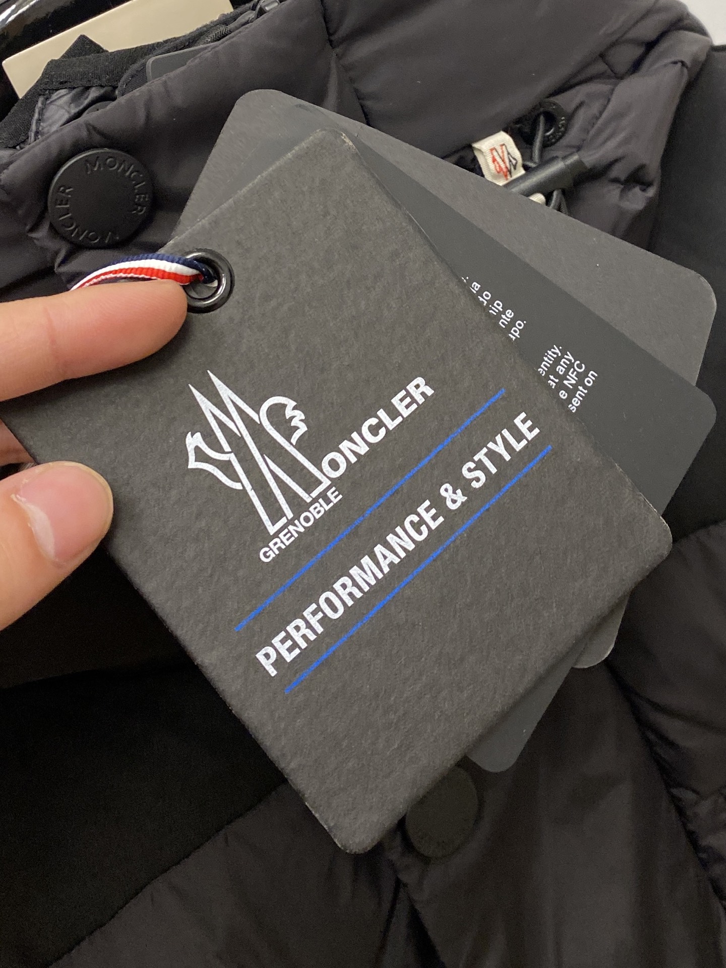 蒙口、2025最新款男士轻薄羽绒服、面料柔软舒适 ．上身版型超赞 ．拉链．辅料都是客供 、进口面料，轻便