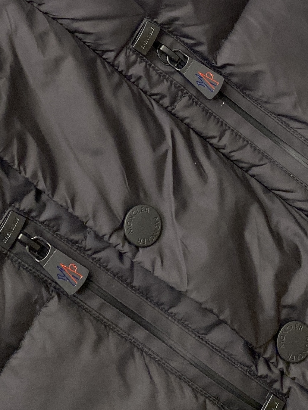 蒙口、2025最新款男士轻薄羽绒服、面料柔软舒适 ．上身版型超赞 ．拉链．辅料都是客供 、进口面料，轻便