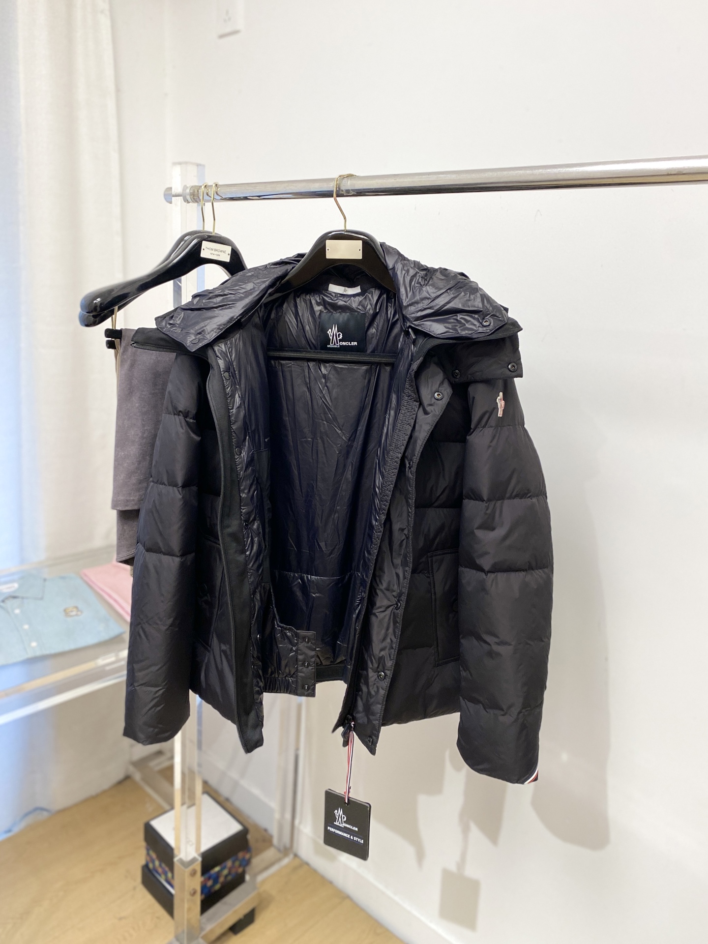 蒙口、2025最新款男士轻薄羽绒服、面料柔软舒适 ．上身版型超赞 ．拉链．辅料都是客供 、进口面料，轻便