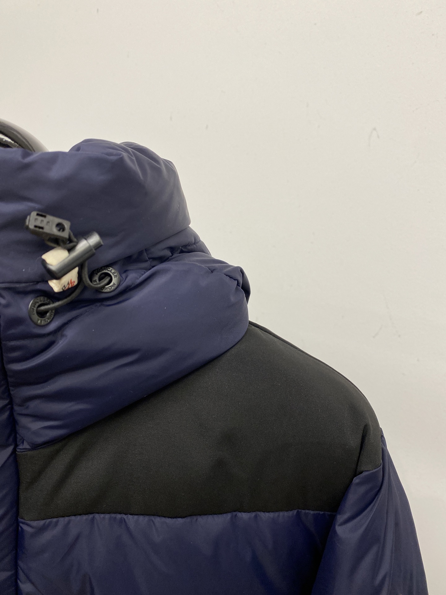 蒙口、2025最新款男士轻薄羽绒服、面料柔软舒适 ．上身版型超赞 ．拉链．辅料都是客供 、进口面料，轻便