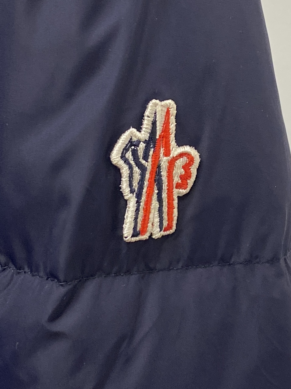 蒙口、2025最新款男士轻薄羽绒服、面料柔软舒适 ．上身版型超赞 ．拉链．辅料都是客供 、进口面料，轻便