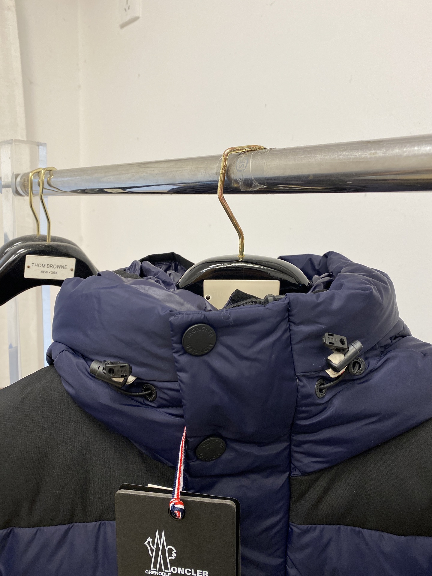 蒙口、2025最新款男士轻薄羽绒服、面料柔软舒适 ．上身版型超赞 ．拉链．辅料都是客供 、进口面料，轻便