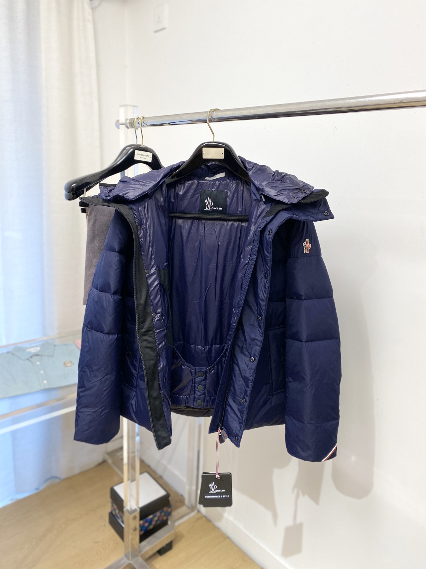 蒙口、2025最新款男士轻薄羽绒服、面料柔软舒适 ．上身版型超赞 ．拉链．辅料都是客供 、进口面料，轻便