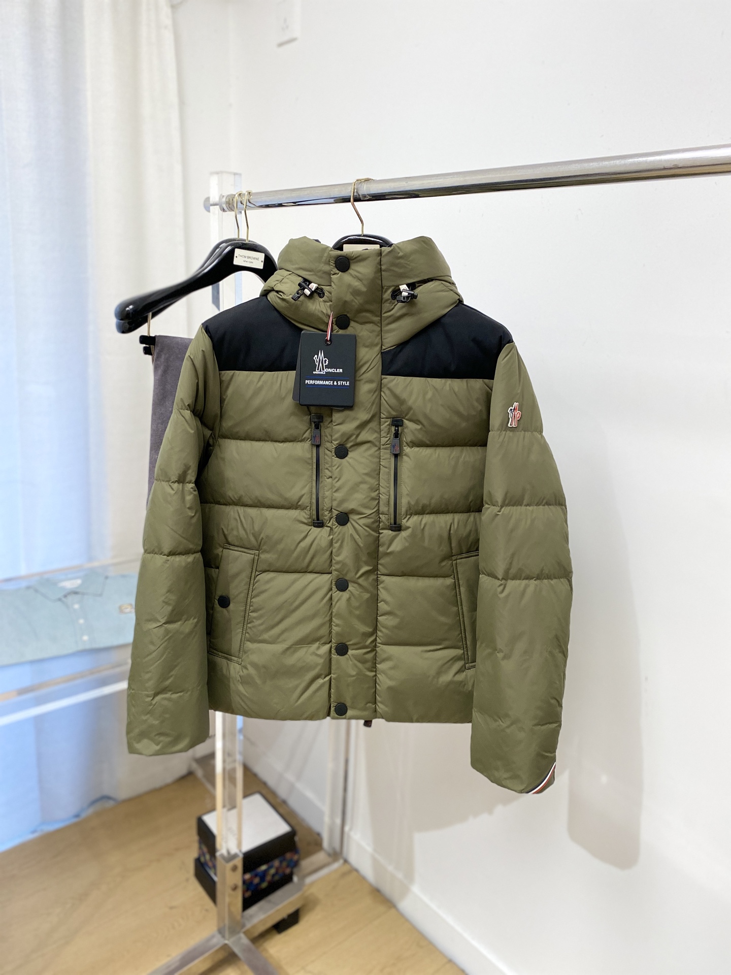 蒙口、2025最新款男士轻薄羽绒服、面料柔软舒适 ．上身版型超赞 ．拉链．辅料都是客供 、进口面料，轻便