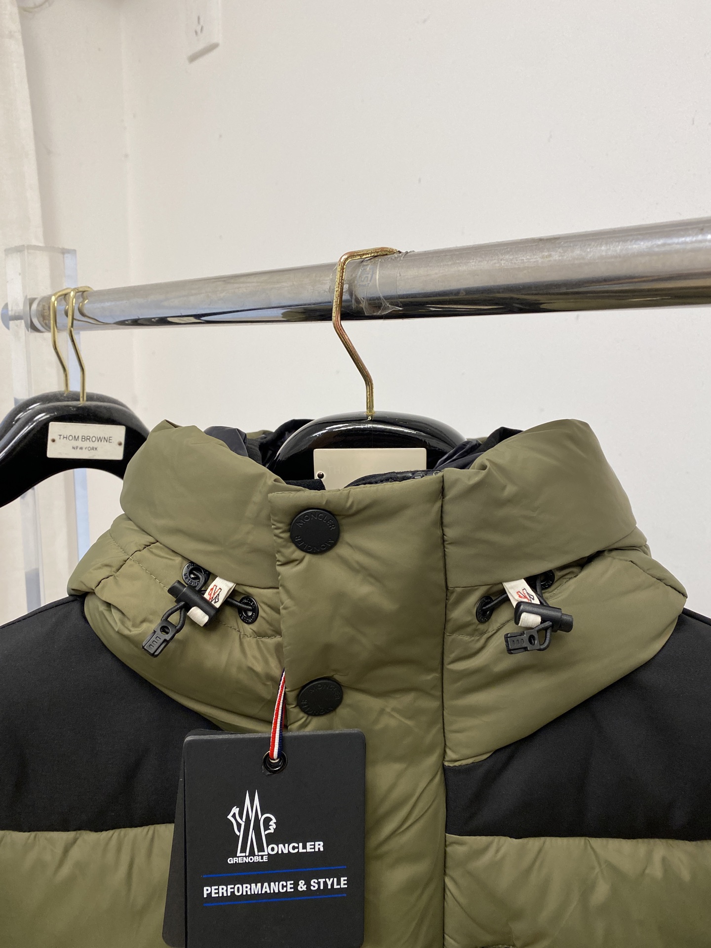 蒙口、2025最新款男士轻薄羽绒服、面料柔软舒适 ．上身版型超赞 ．拉链．辅料都是客供 、进口面料，轻便