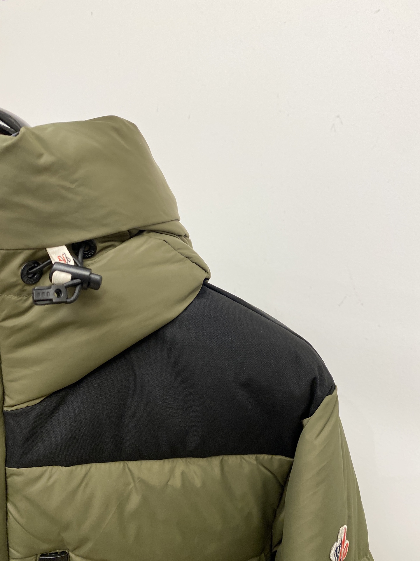 蒙口、2025最新款男士轻薄羽绒服、面料柔软舒适 ．上身版型超赞 ．拉链．辅料都是客供 、进口面料，轻便