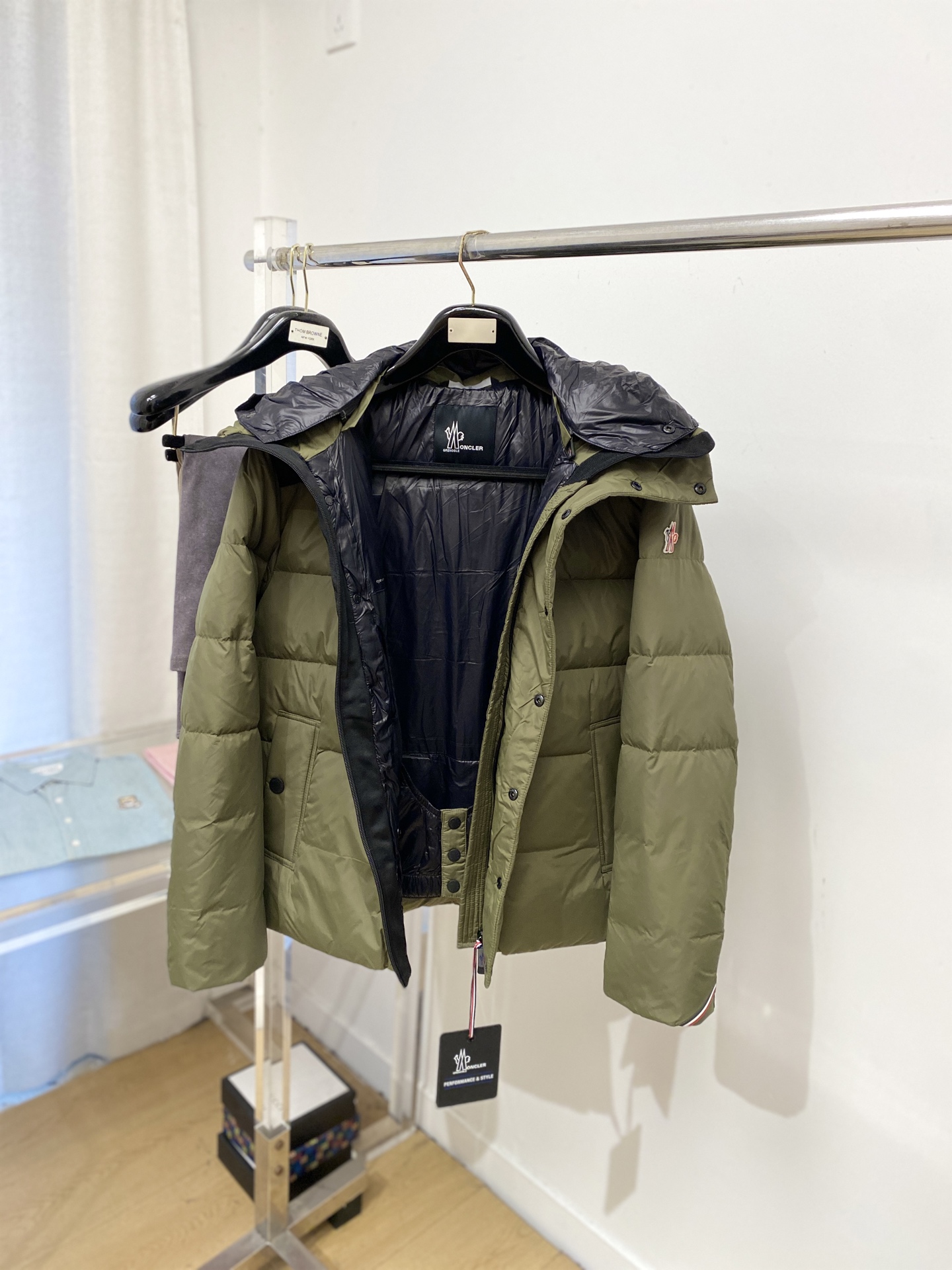 蒙口、2025最新款男士轻薄羽绒服、面料柔软舒适 ．上身版型超赞 ．拉链．辅料都是客供 、进口面料，轻便