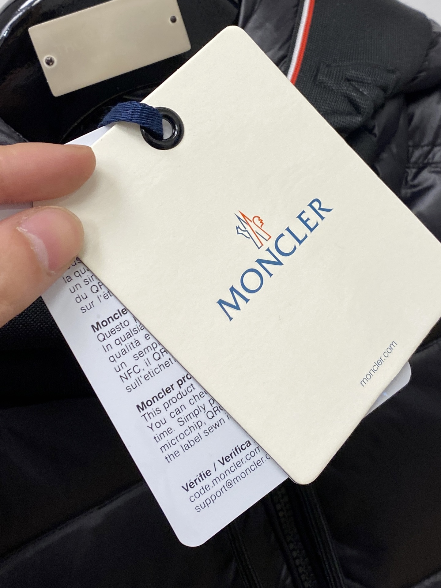 蒙口、2025最新款男士轻薄羽绒服、面料柔软舒适 ．上身版型超赞 ．拉链．辅料都是客供 、进口面料，轻便