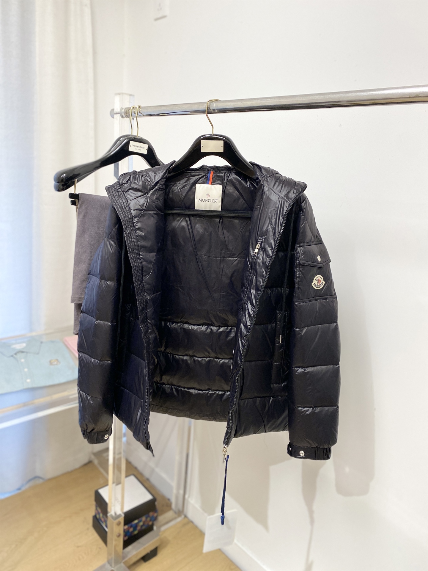 蒙口、2025最新款男士轻薄羽绒服、面料柔软舒适 ．上身版型超赞 ．拉链．辅料都是客供 、进口面料，轻便