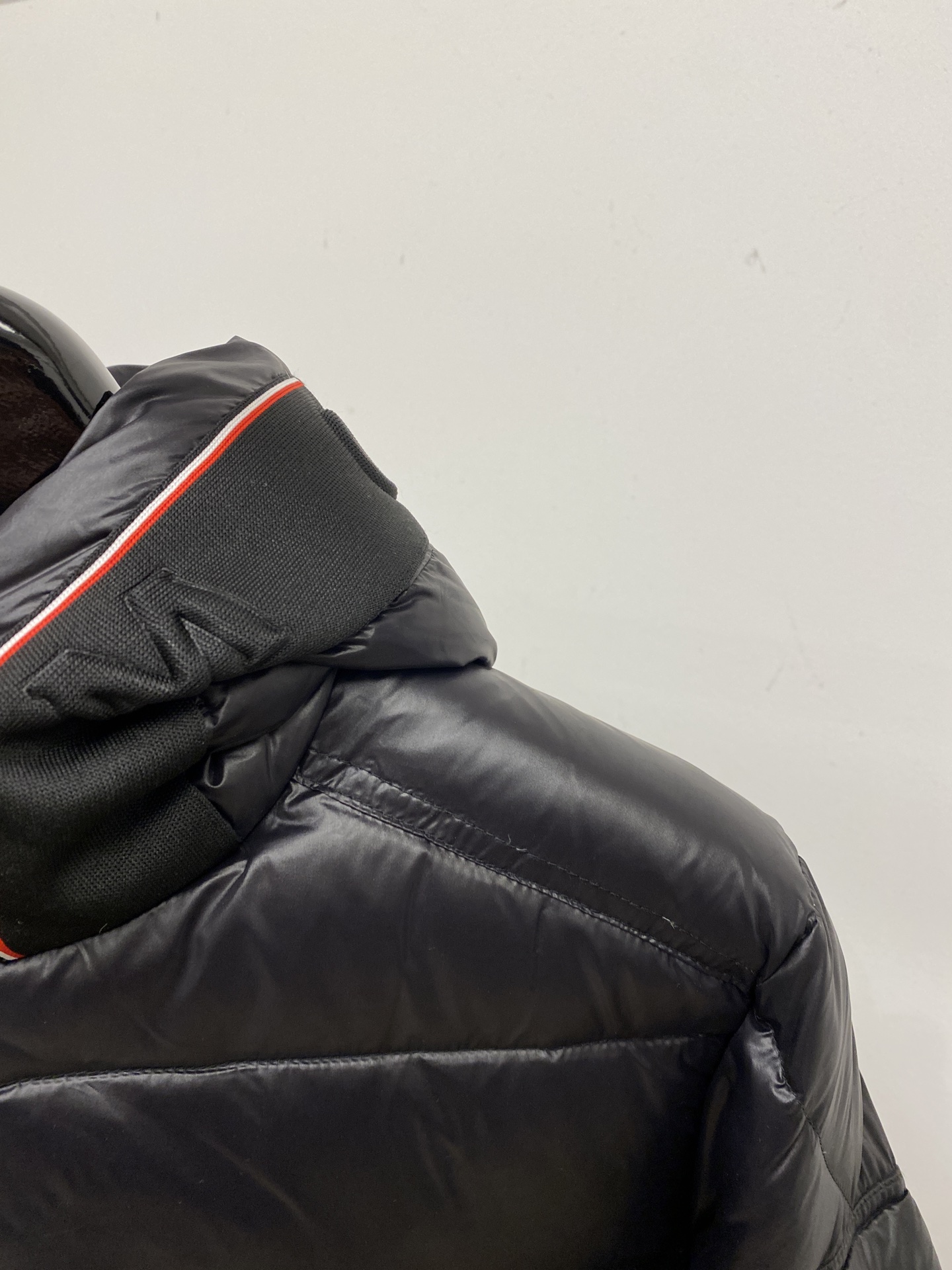 蒙口、2025最新款男士轻薄羽绒服、面料柔软舒适 ．上身版型超赞 ．拉链．辅料都是客供 、进口面料，轻便