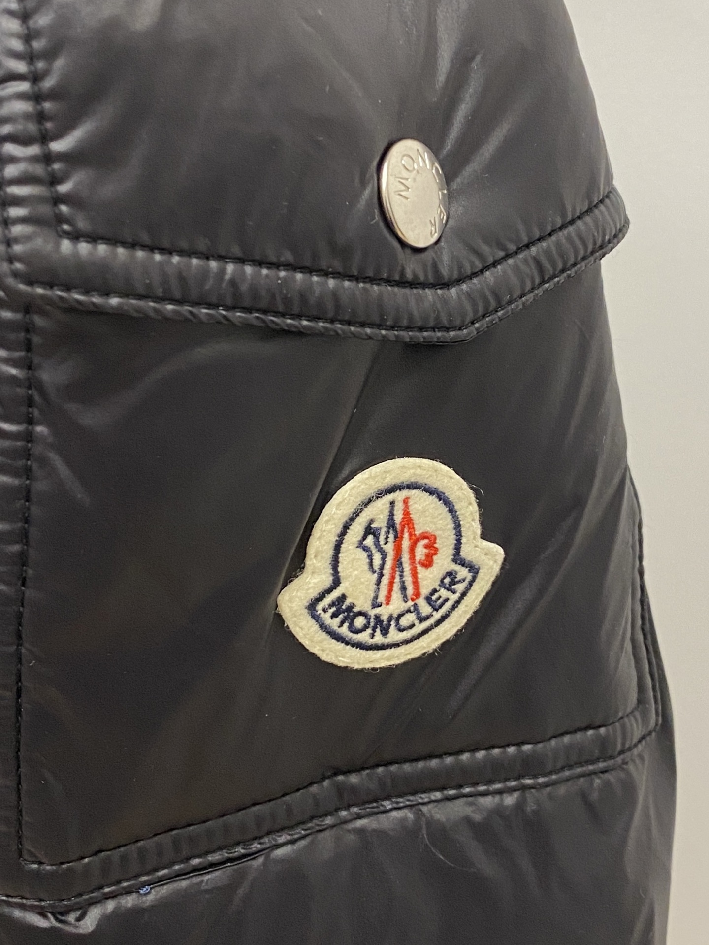 蒙口、2025最新款男士轻薄羽绒服、面料柔软舒适 ．上身版型超赞 ．拉链．辅料都是客供 、进口面料，轻便