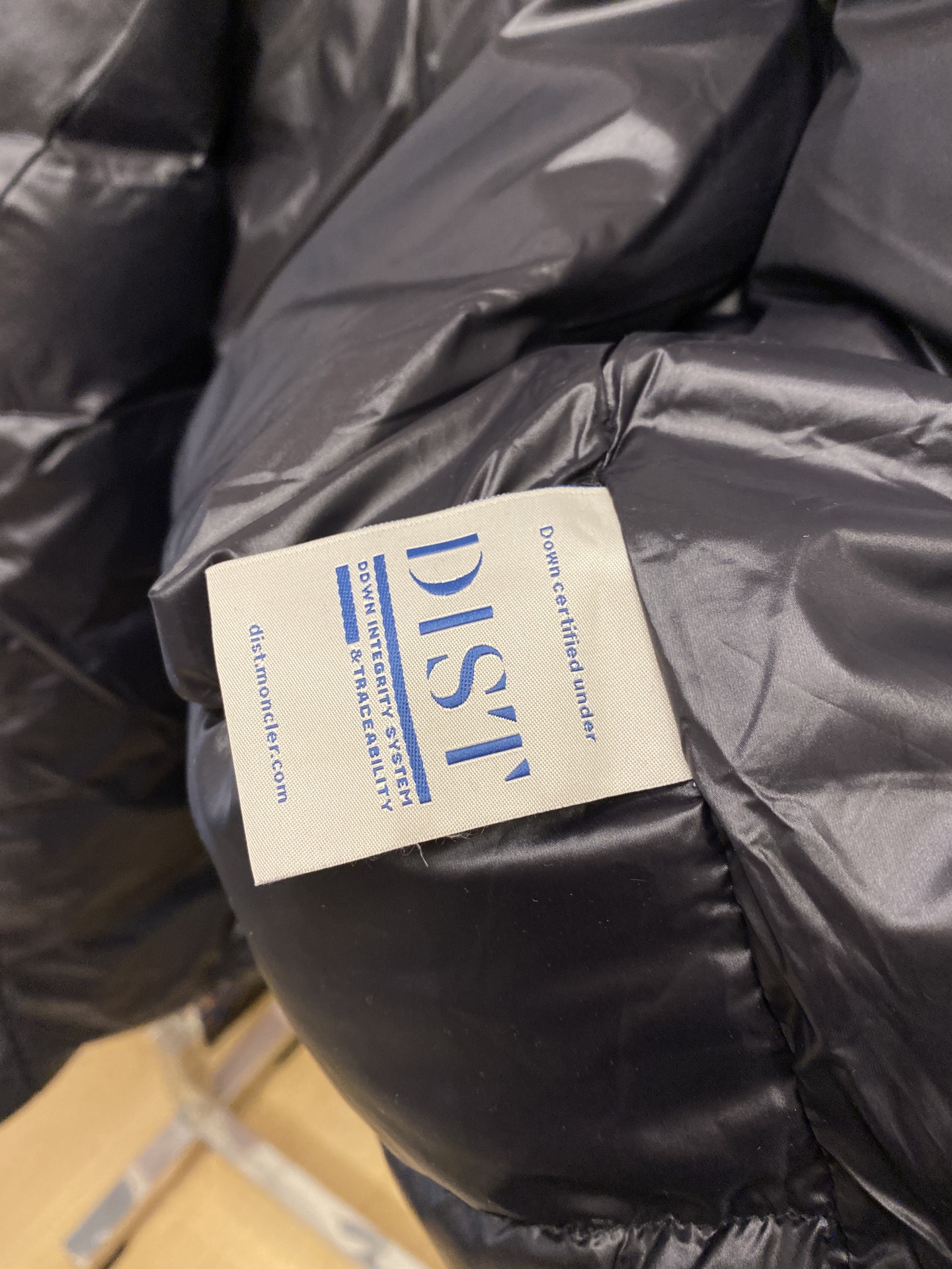 蒙口、2025最新款男士轻薄羽绒服、面料柔软舒适 ．上身版型超赞 ．拉链．辅料都是客供 、进口面料，轻便