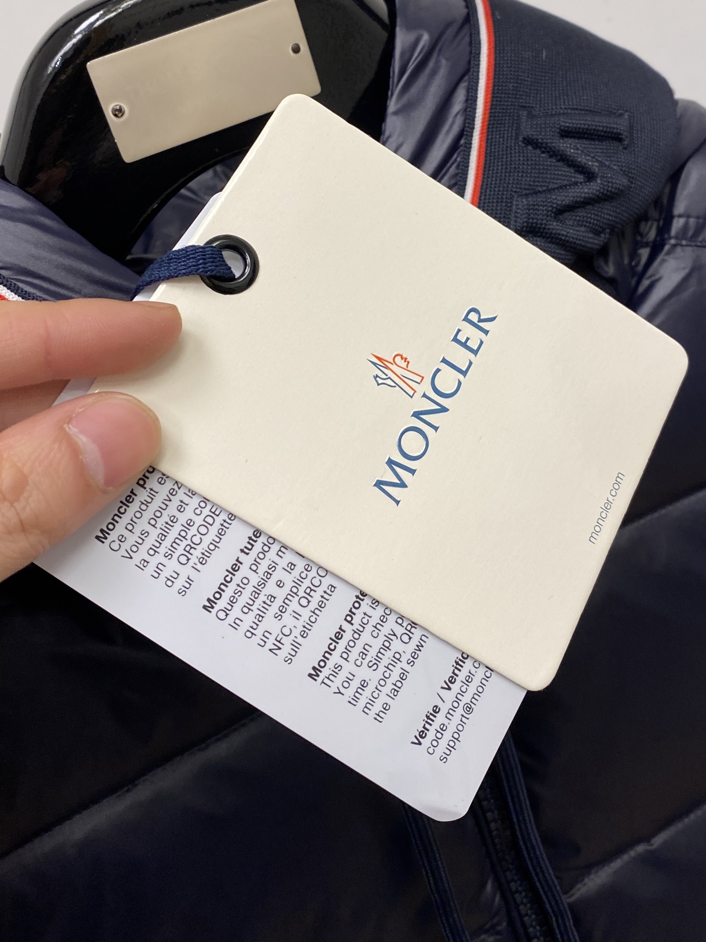 蒙口、2025最新款男士轻薄羽绒服、面料柔软舒适 ．上身版型超赞 ．拉链．辅料都是客供 、进口面料，轻便