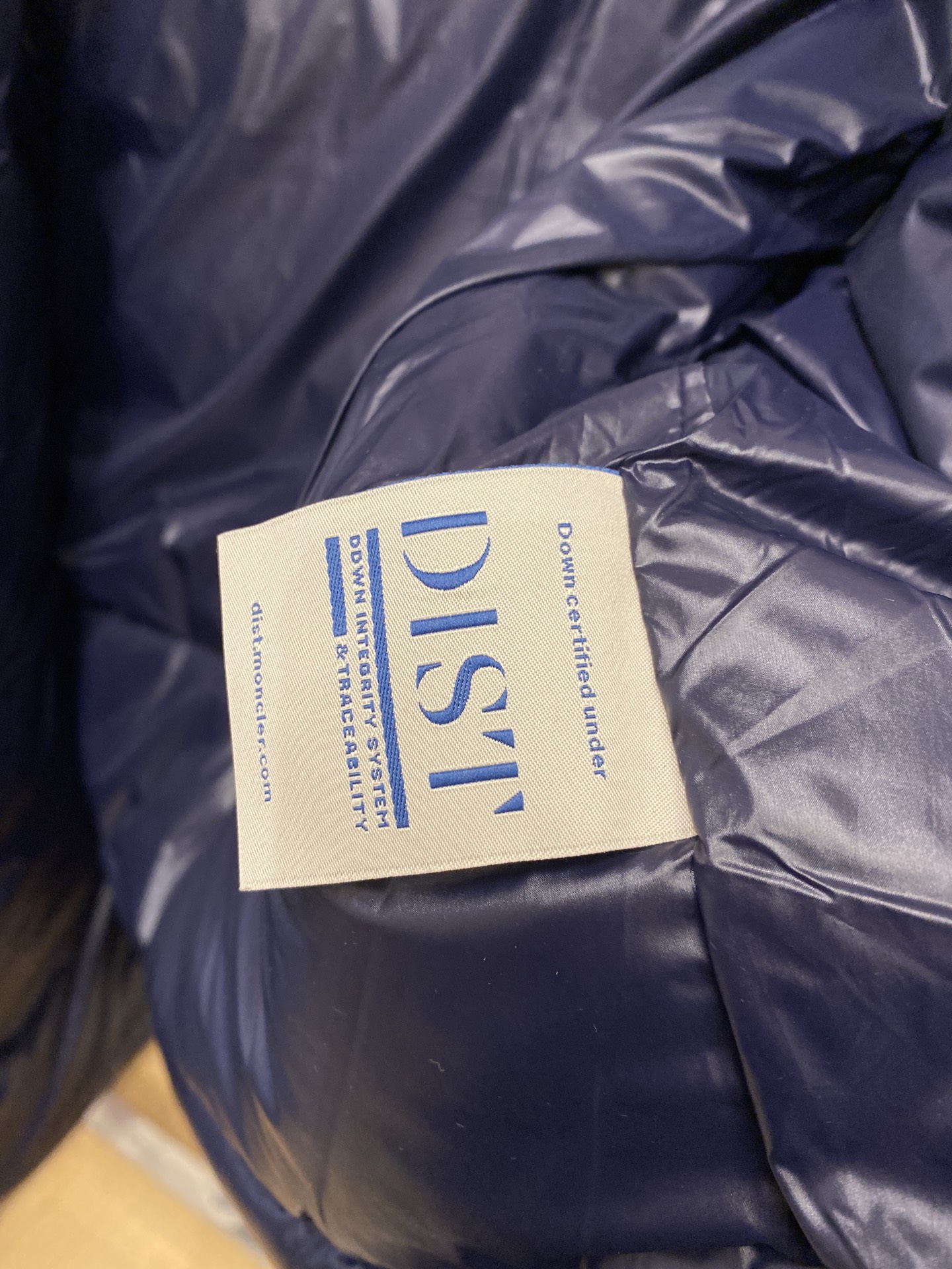 蒙口、2025最新款男士轻薄羽绒服、面料柔软舒适 ．上身版型超赞 ．拉链．辅料都是客供 、进口面料，轻便