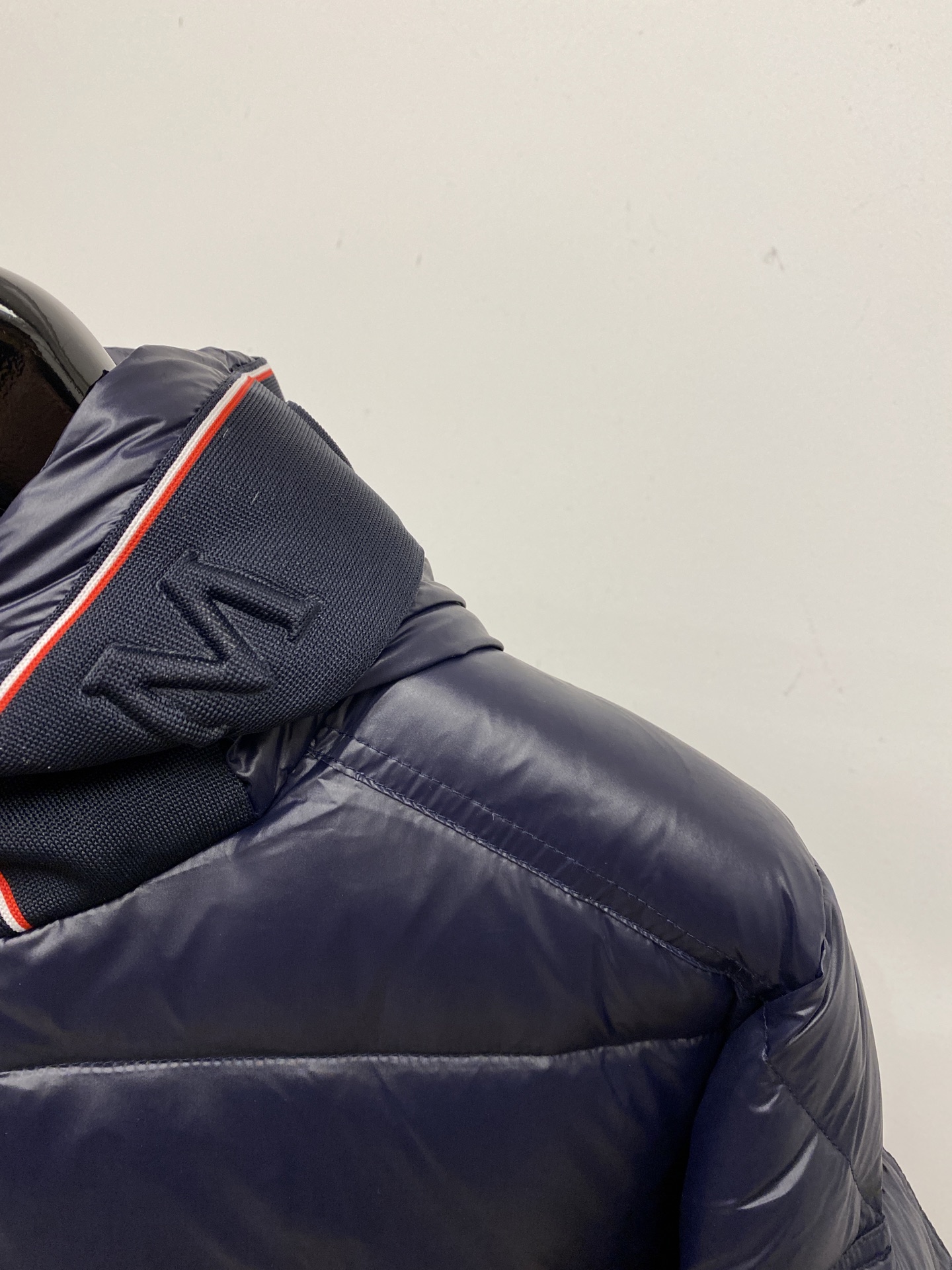 蒙口、2025最新款男士轻薄羽绒服、面料柔软舒适 ．上身版型超赞 ．拉链．辅料都是客供 、进口面料，轻便