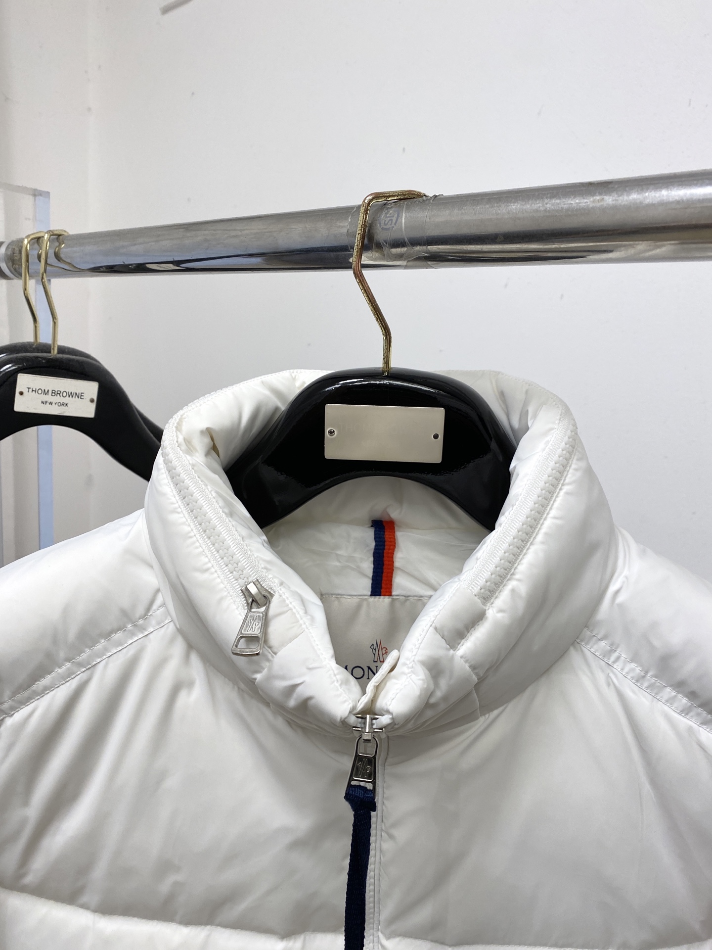 蒙口、2025最新款男士轻薄羽绒服、面料柔软舒适 ．上身版型超赞 ．拉链．辅料都是客供 、进口面料，轻便