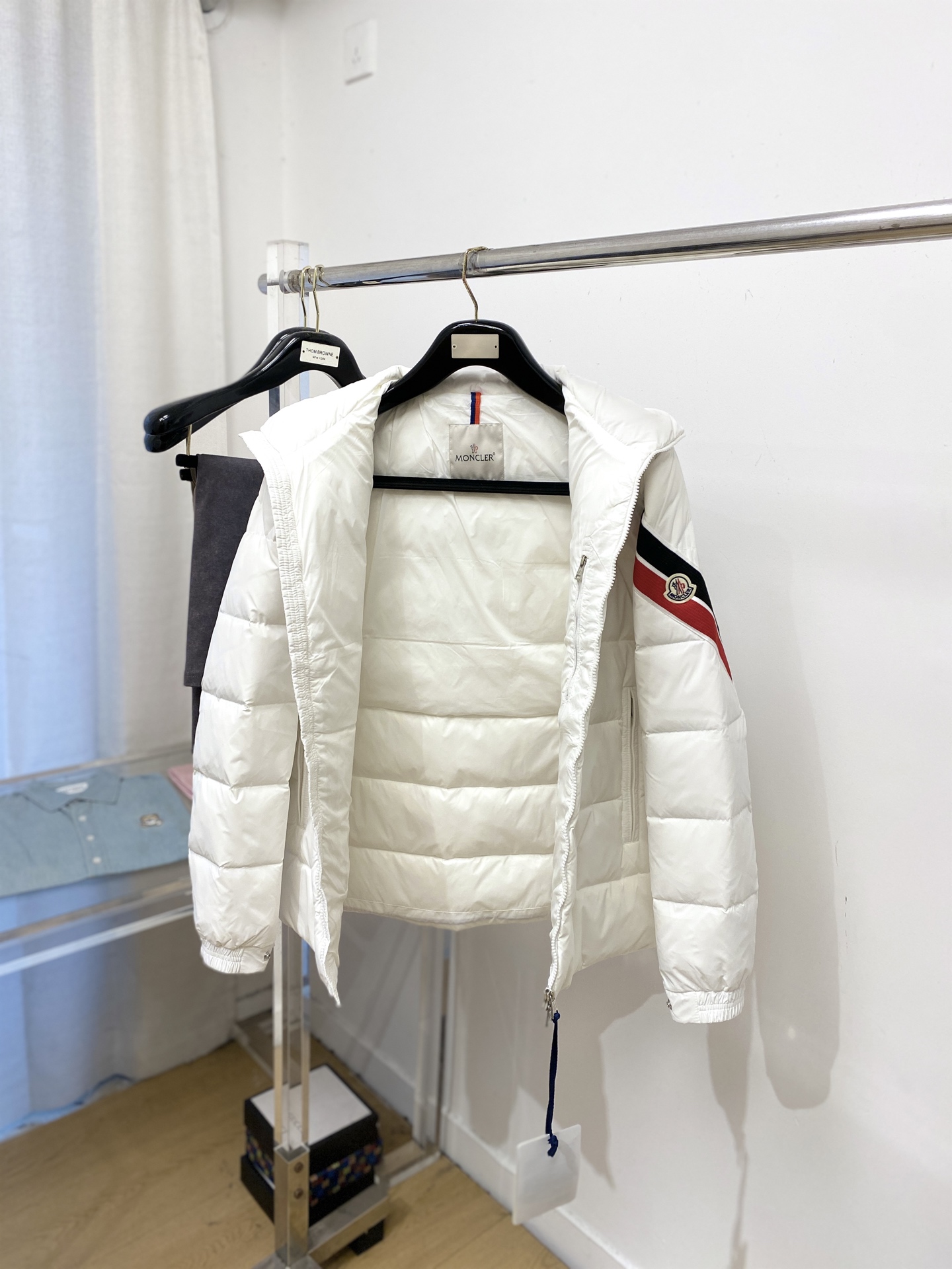 蒙口、2025最新款男士轻薄羽绒服、面料柔软舒适 ．上身版型超赞 ．拉链．辅料都是客供 、进口面料，轻便