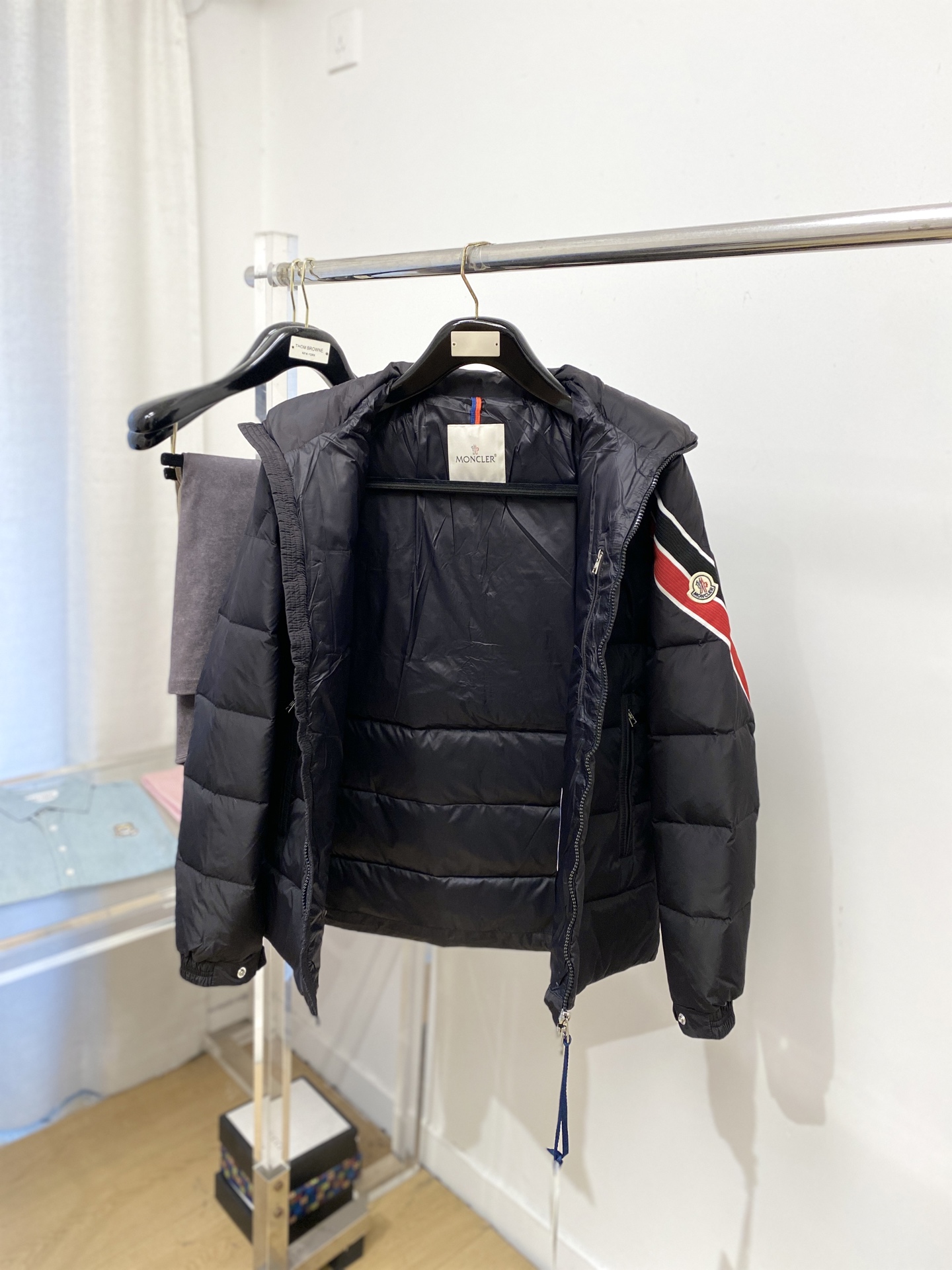 蒙口、2025最新款男士轻薄羽绒服、面料柔软舒适 ．上身版型超赞 ．拉链．辅料都是客供 、进口面料，轻便