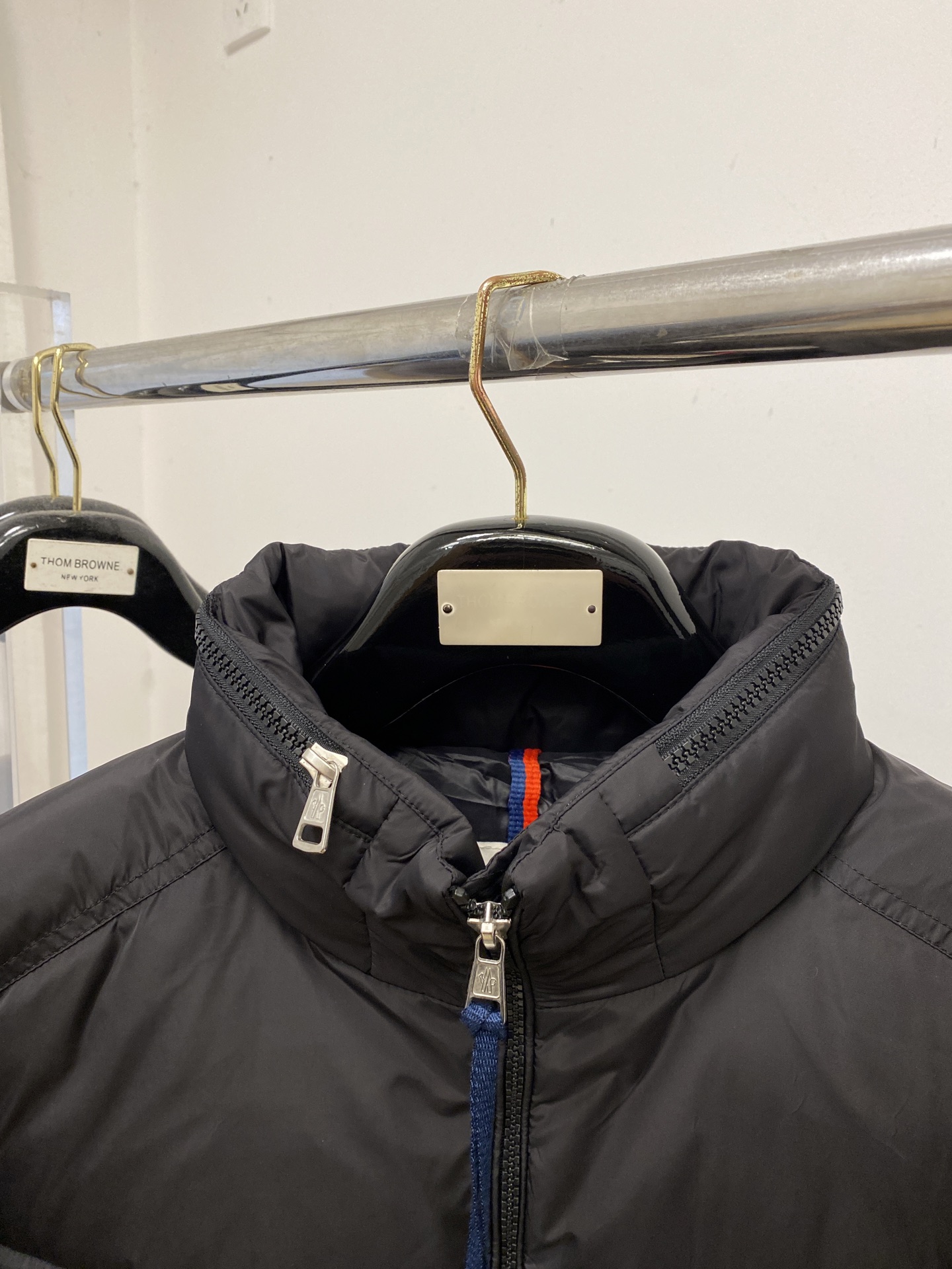 蒙口、2025最新款男士轻薄羽绒服、面料柔软舒适 ．上身版型超赞 ．拉链．辅料都是客供 、进口面料，轻便