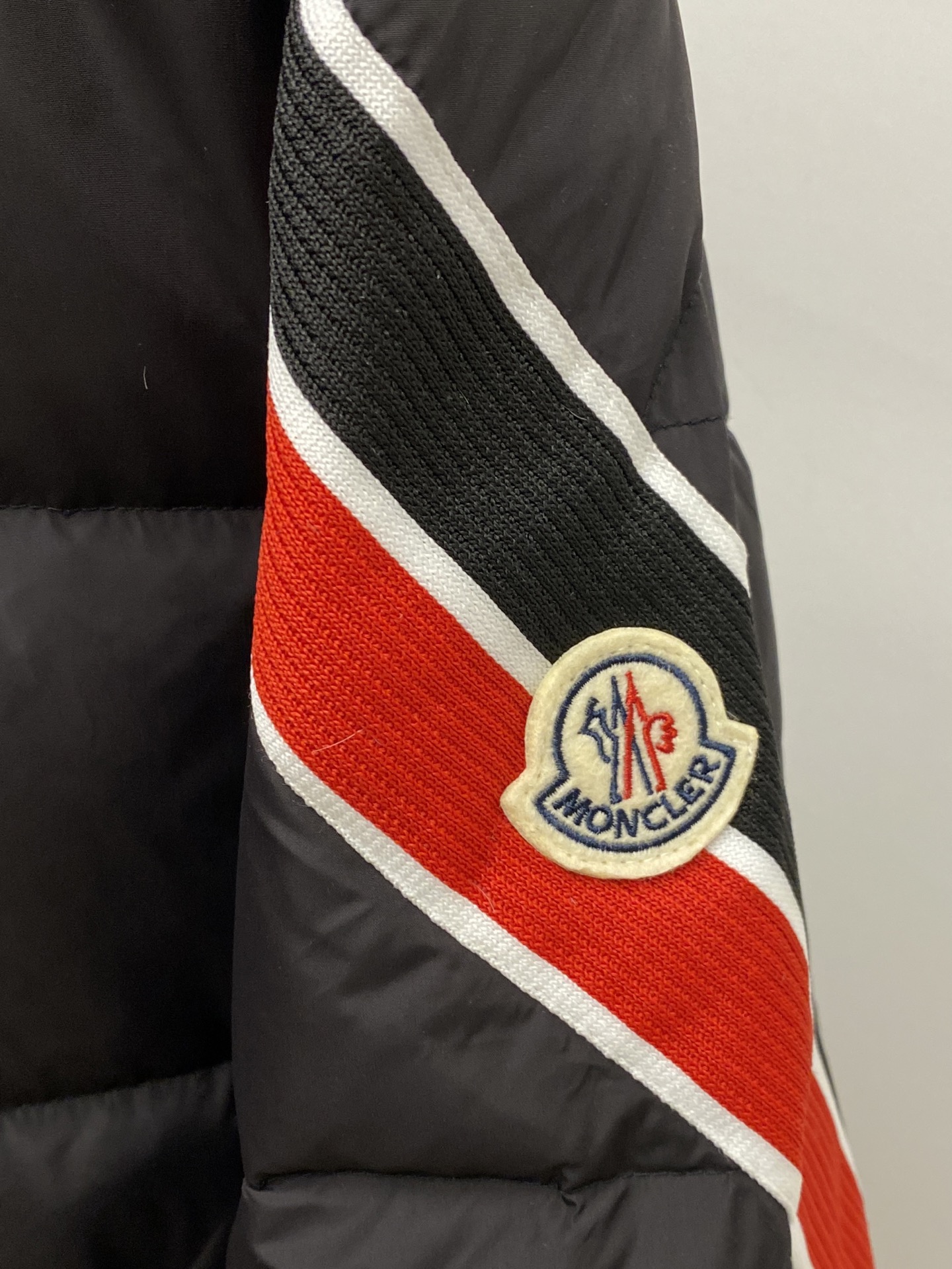 蒙口、2025最新款男士轻薄羽绒服、面料柔软舒适 ．上身版型超赞 ．拉链．辅料都是客供 、进口面料，轻便