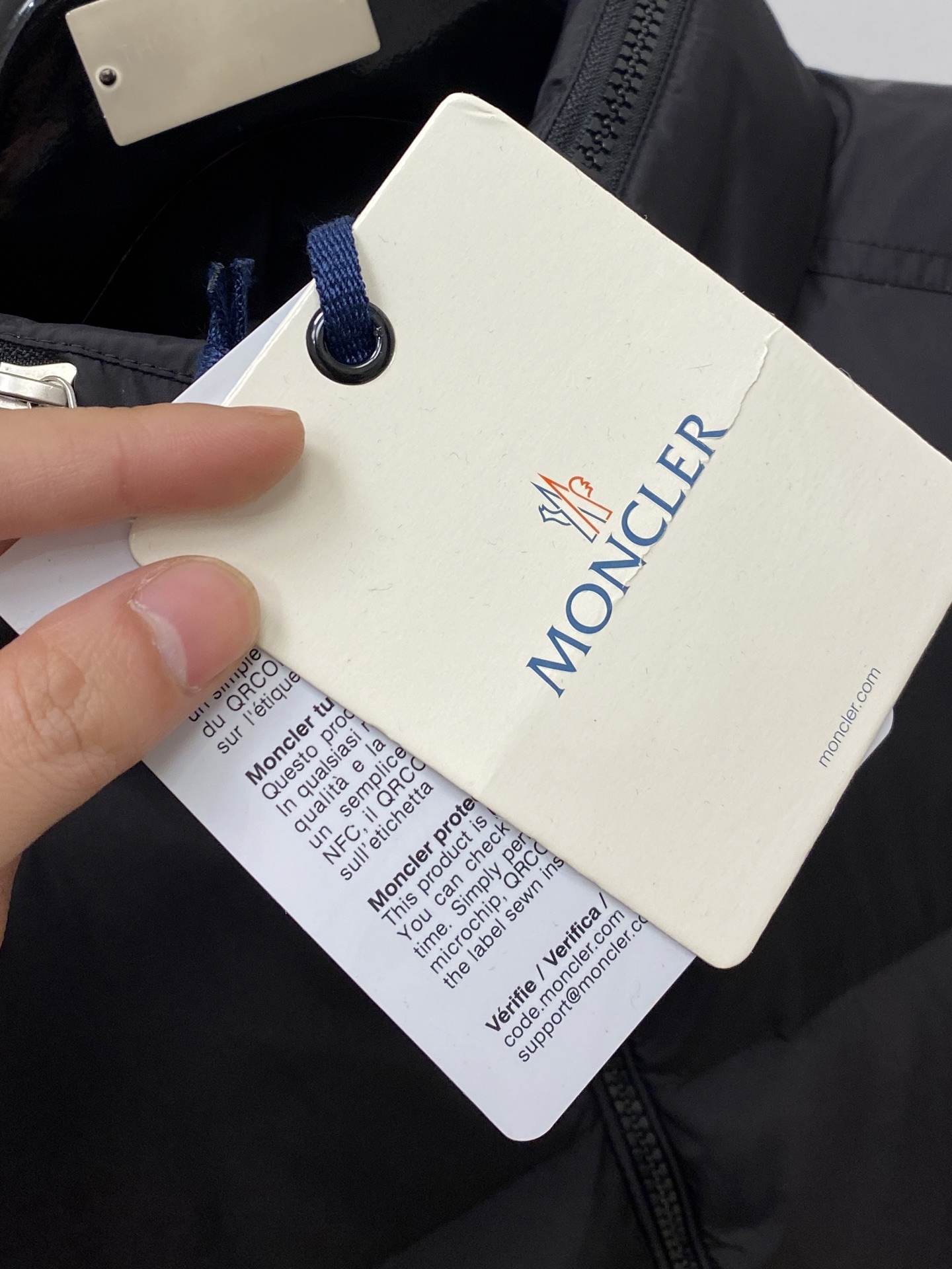 蒙口、2025最新款男士轻薄羽绒服、面料柔软舒适 ．上身版型超赞 ．拉链．辅料都是客供 、进口面料，轻便