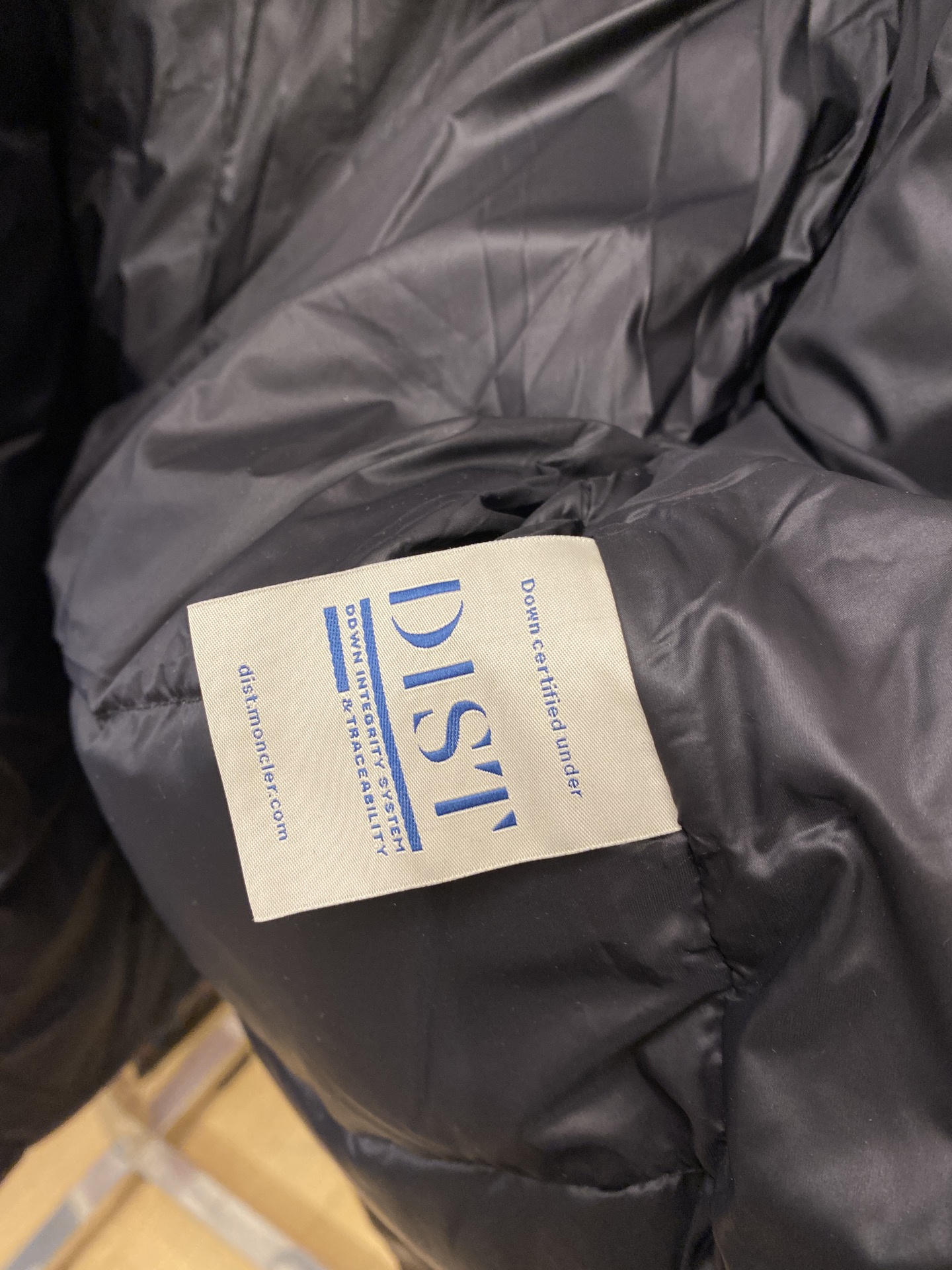 蒙口、2025最新款男士轻薄羽绒服、面料柔软舒适 ．上身版型超赞 ．拉链．辅料都是客供 、进口面料，轻便