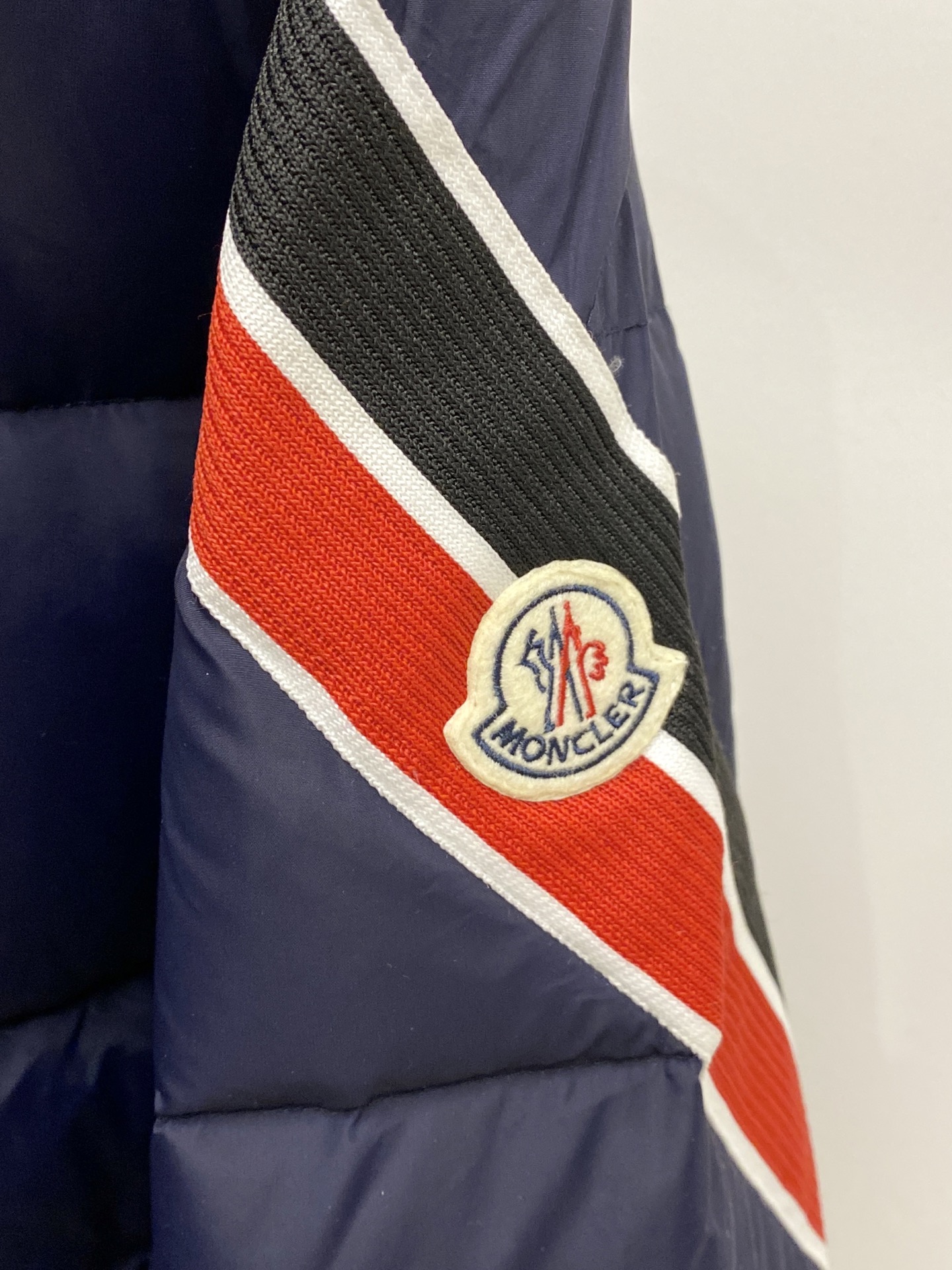 蒙口、2025最新款男士轻薄羽绒服、面料柔软舒适 ．上身版型超赞 ．拉链．辅料都是客供 、进口面料，轻便