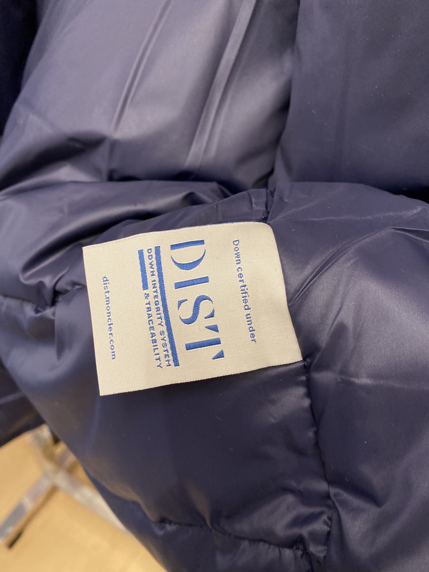 蒙口、2025最新款男士轻薄羽绒服、面料柔软舒适 ．上身版型超赞 ．拉链．辅料都是客供 、进口面料，轻便